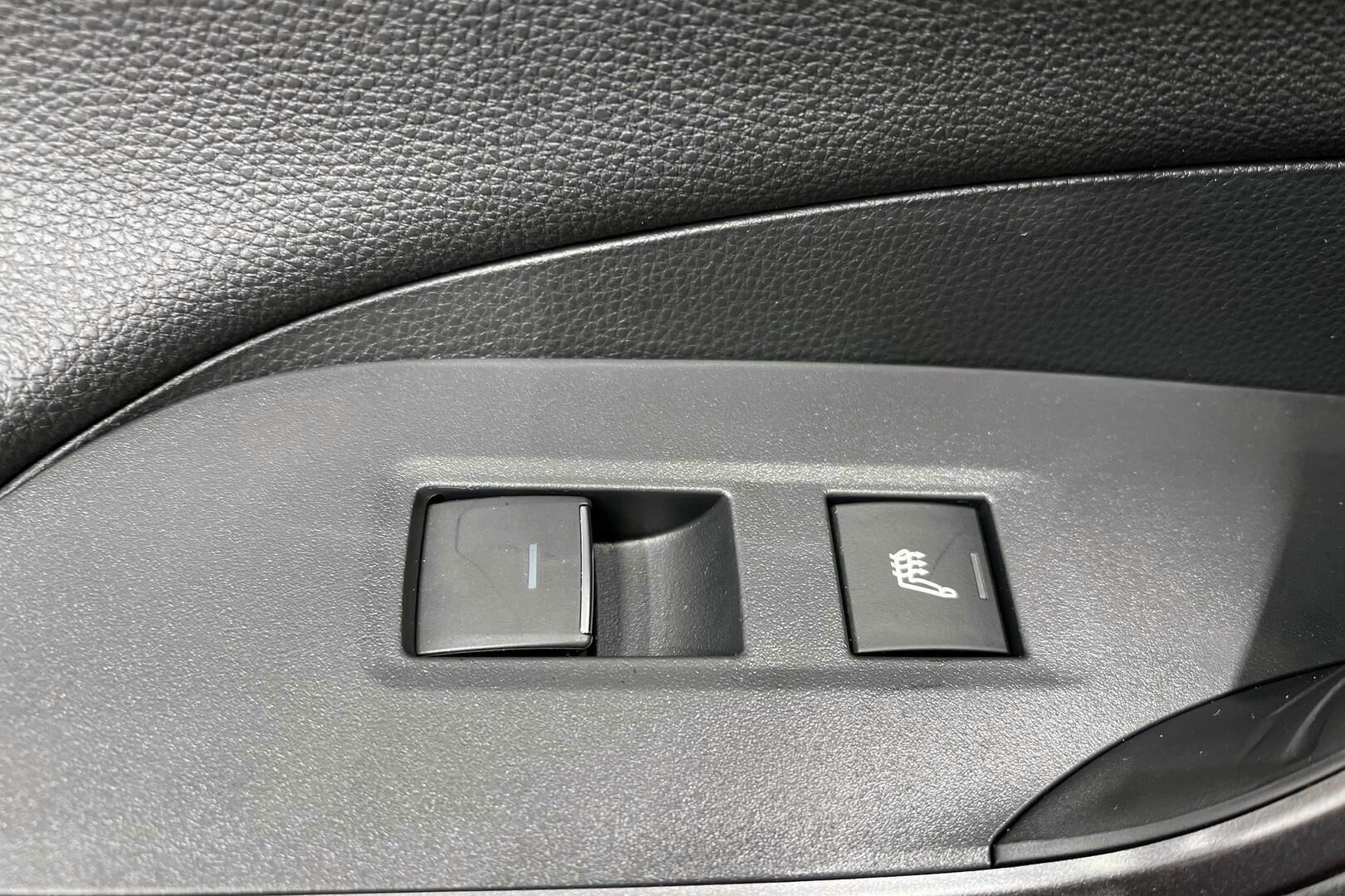 TOYOTA RAV4 PLUG-IN iso kuva 24