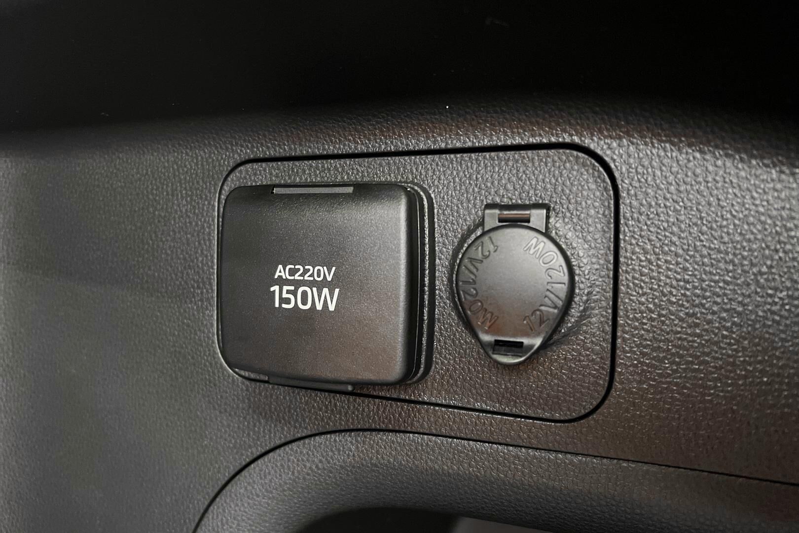 TOYOTA RAV4 PLUG-IN iso kuva 26