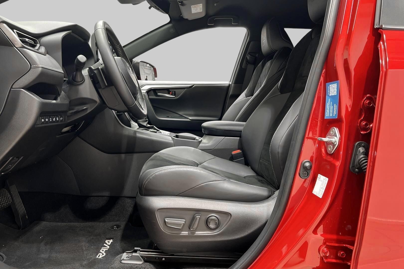 TOYOTA RAV4 PLUG-IN iso kuva 32