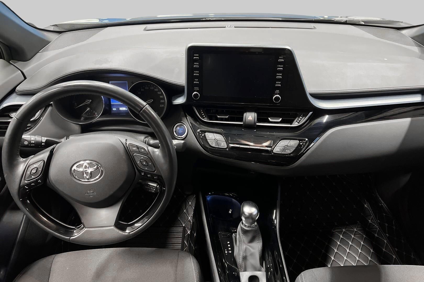 TOYOTA C-HR iso kuva 9