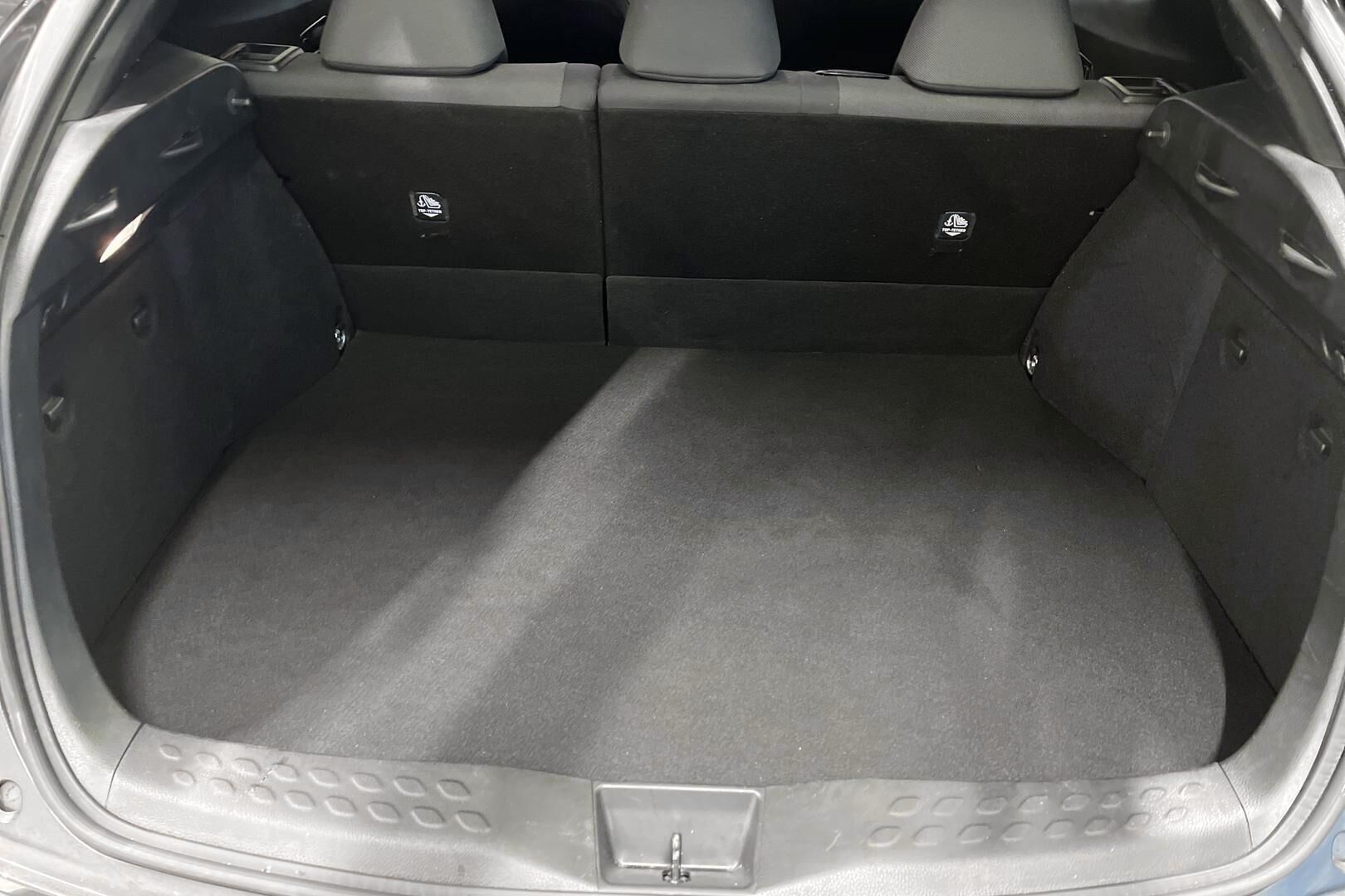 TOYOTA C-HR iso kuva 10