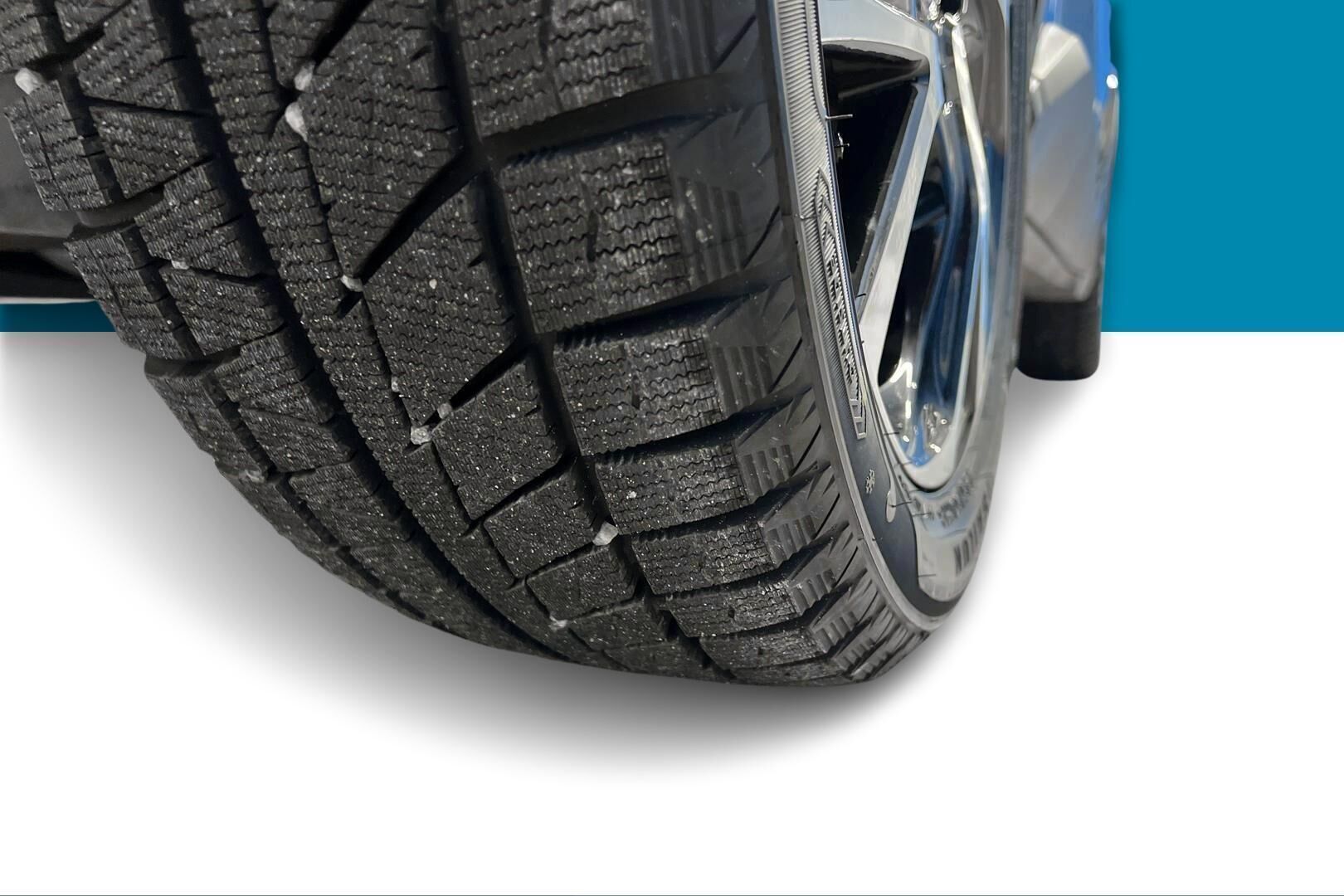 TOYOTA C-HR iso kuva 12