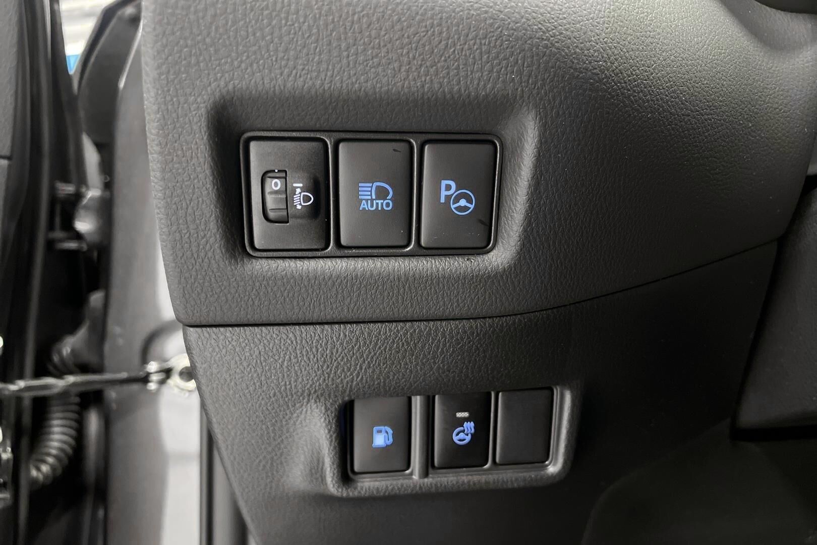 TOYOTA C-HR iso kuva 14