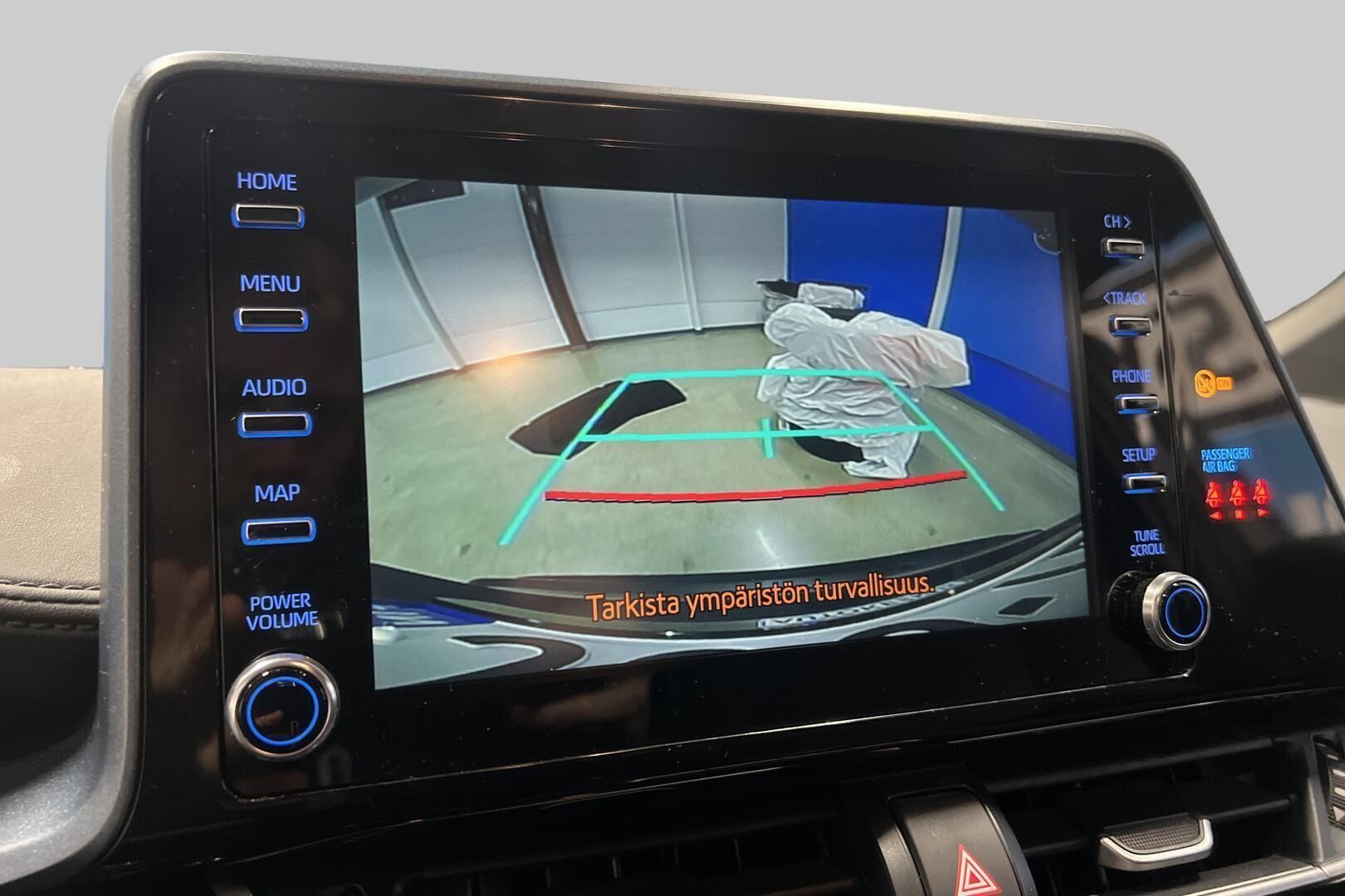 TOYOTA C-HR iso kuva 22