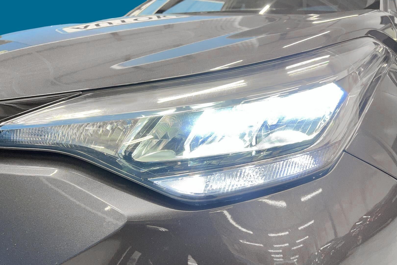 TOYOTA C-HR iso kuva 17