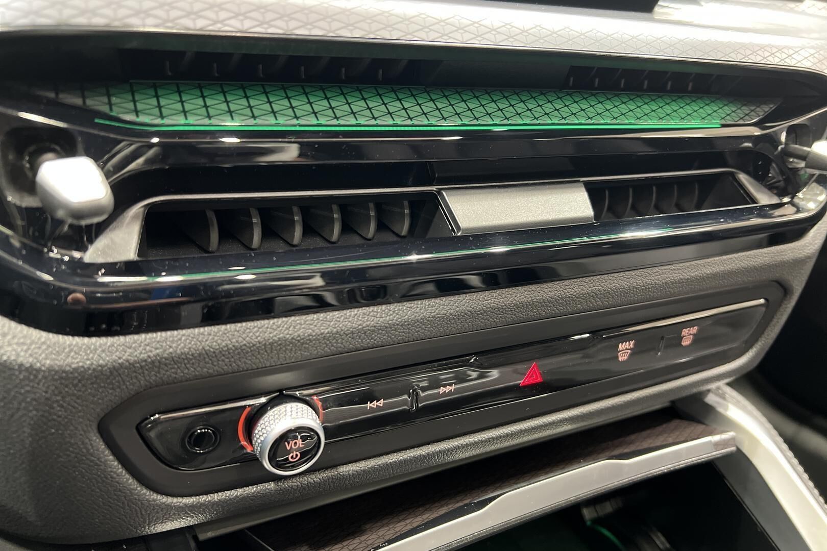 BMW I4 M50 iso kuva 17