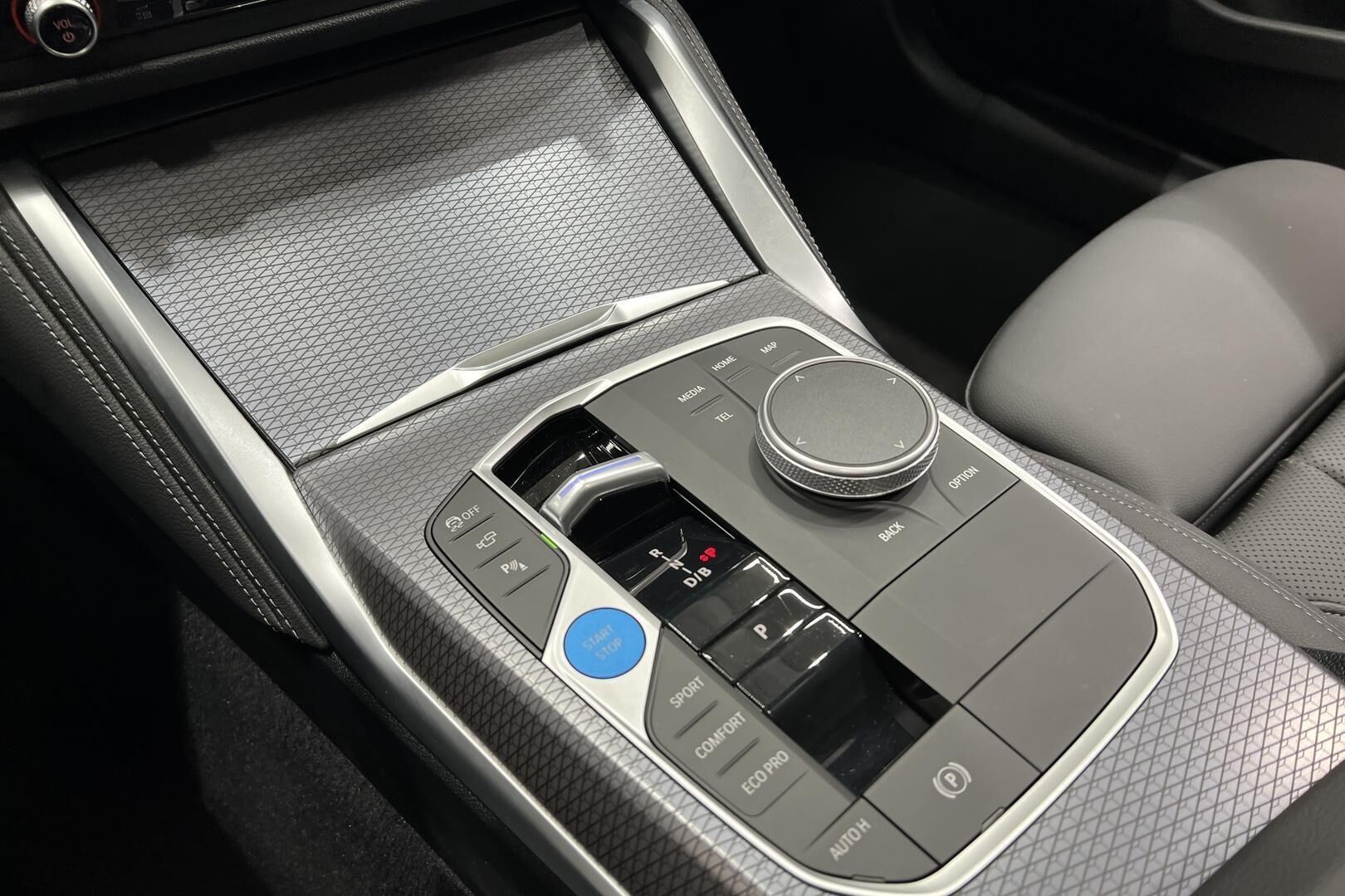 BMW I4 M50 iso kuva 18