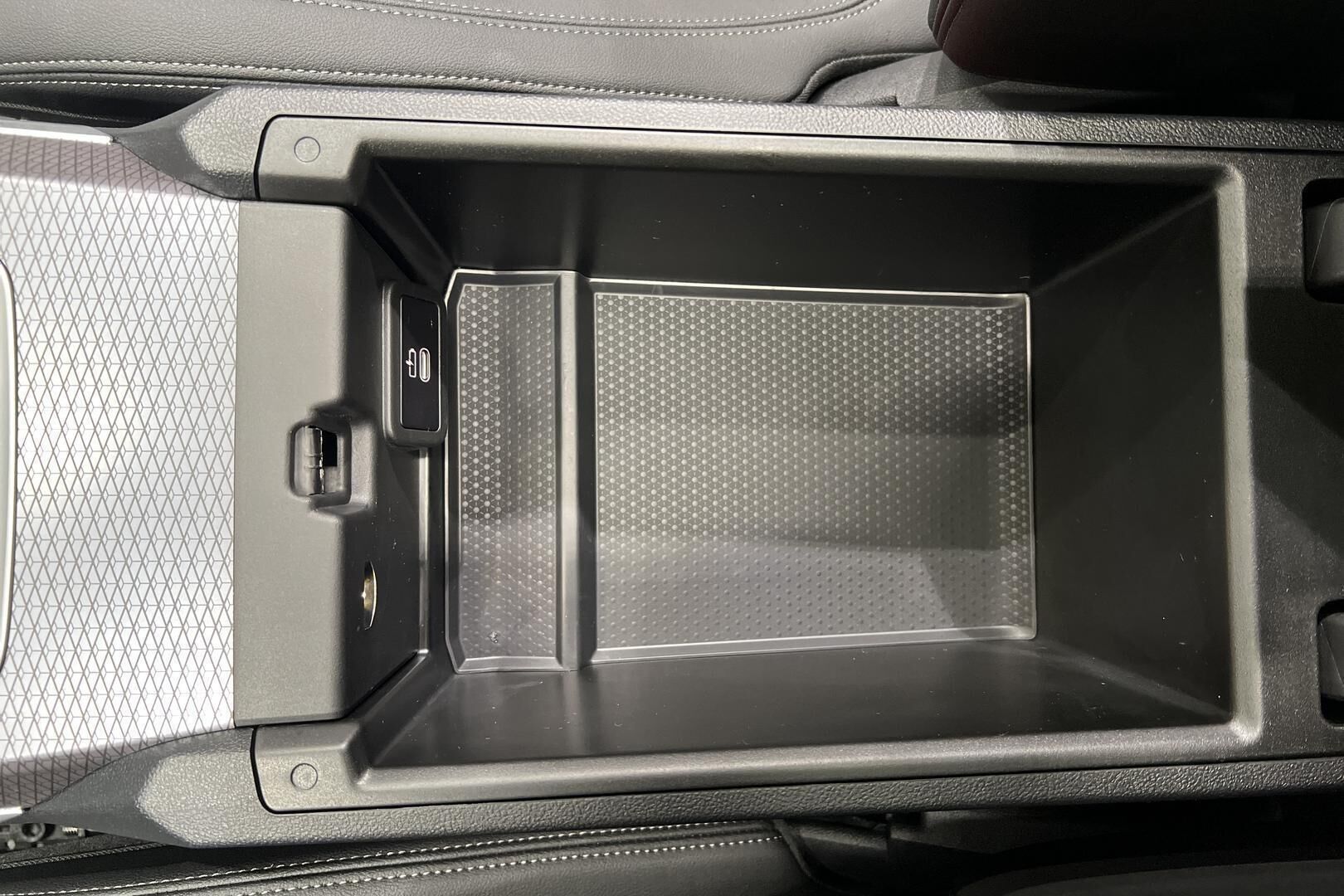 BMW I4 M50 iso kuva 44