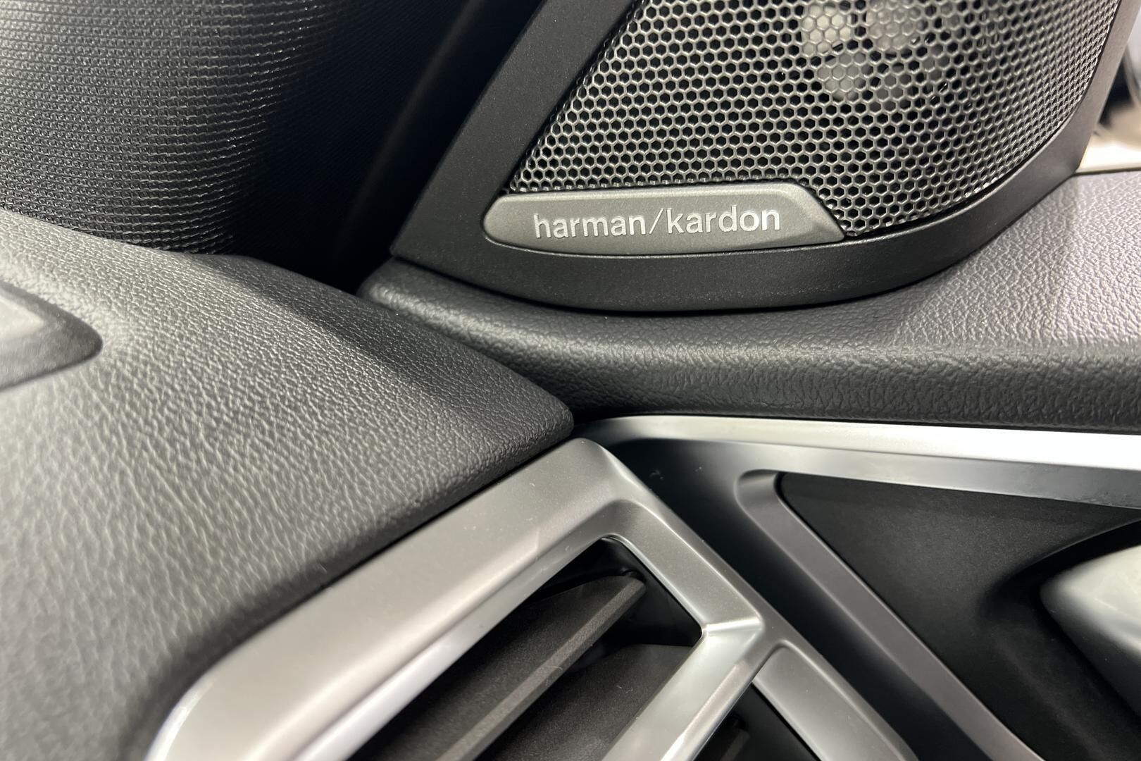 BMW I4 M50 iso kuva 46