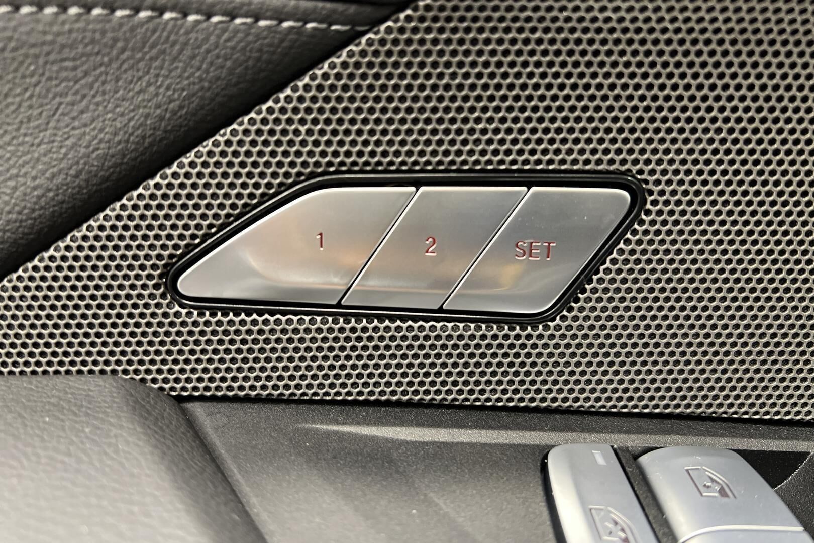 BMW I4 M50 iso kuva 25