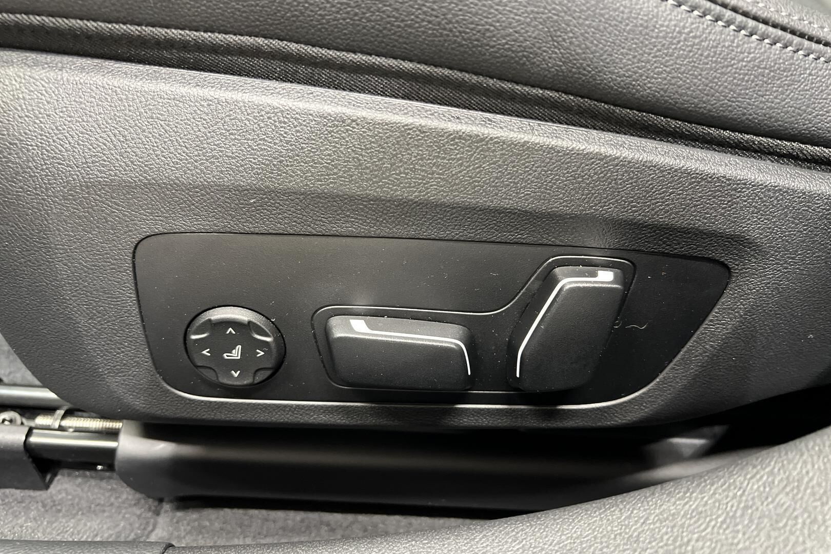 BMW I4 M50 iso kuva 26