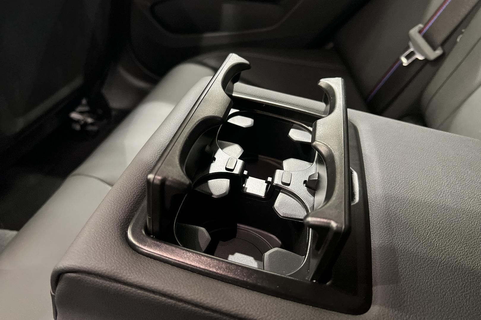 BMW I4 M50 iso kuva 50