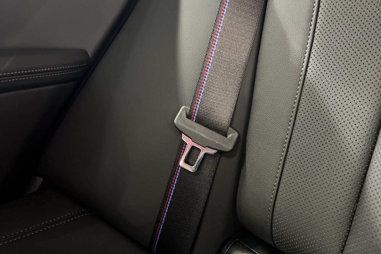 BMW I4 M50 iso kuva 28