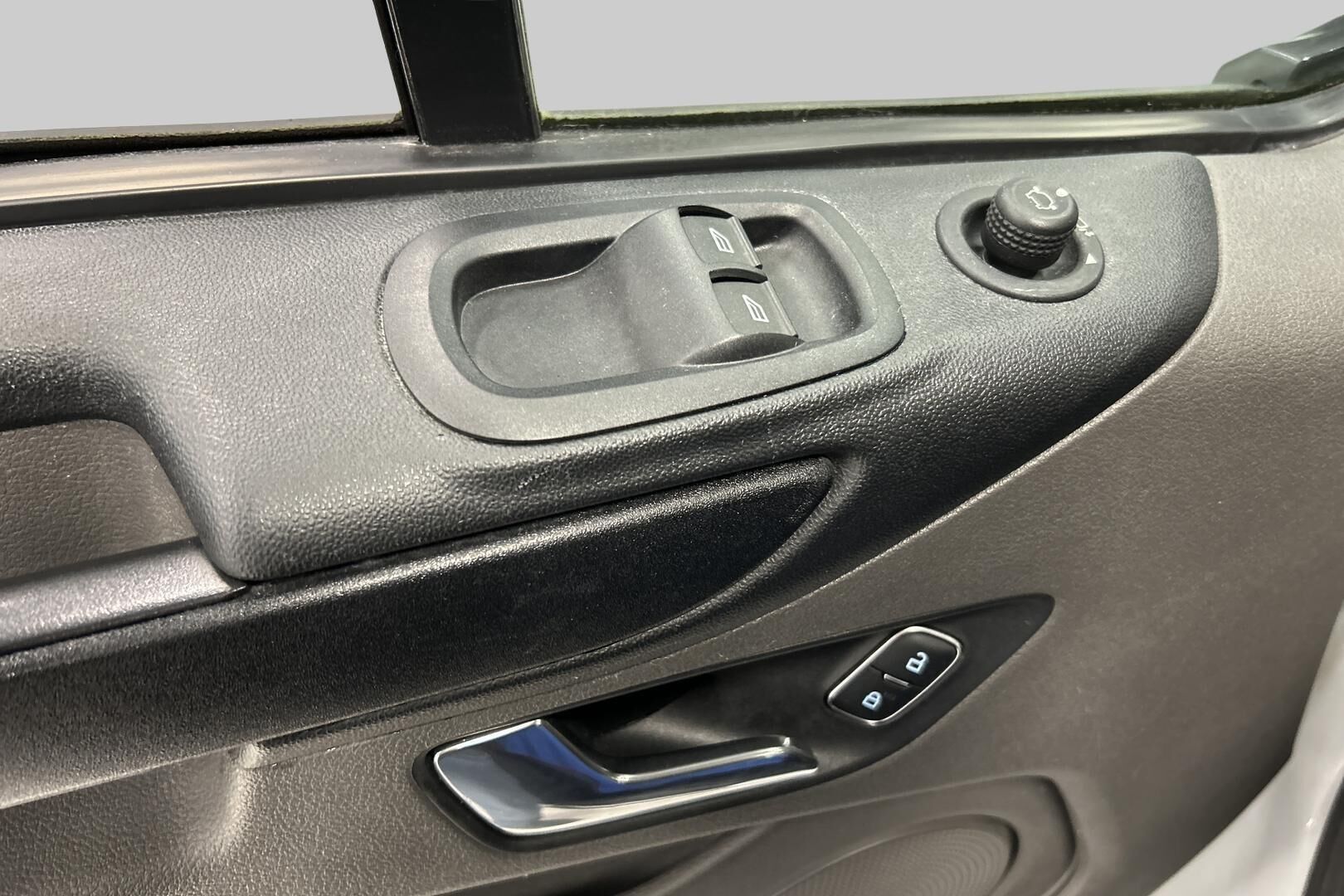 FORD Transit Custom iso kuva 19