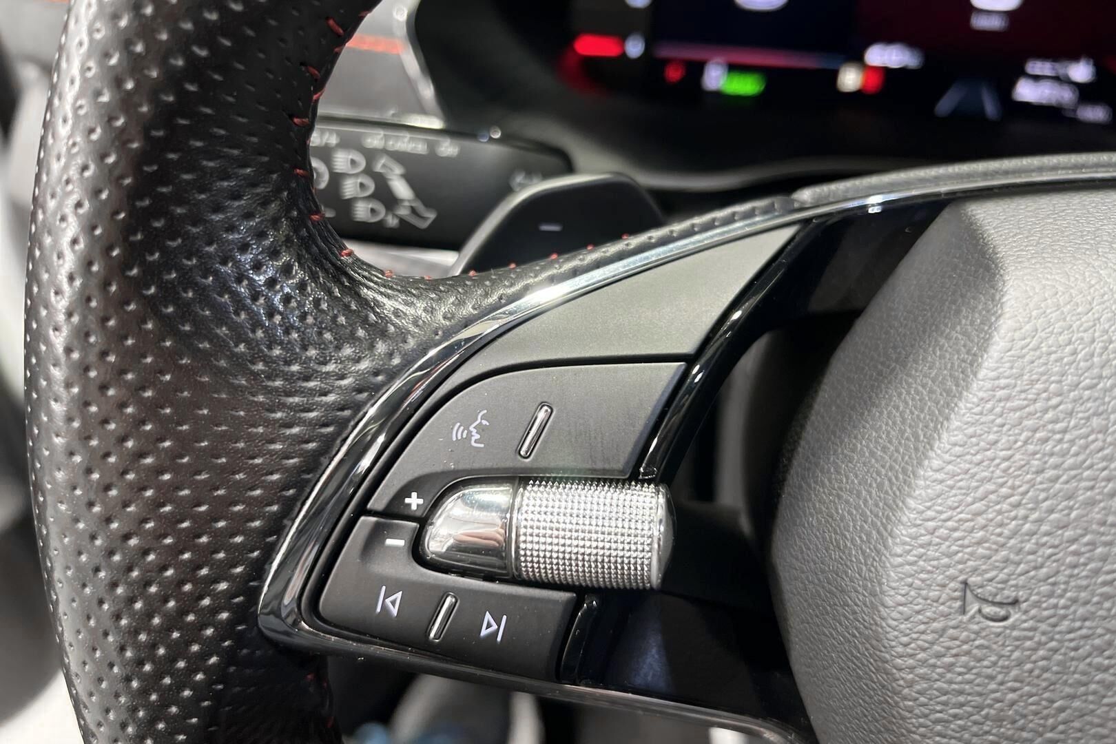 SKODA OCTAVIA iso kuva 14