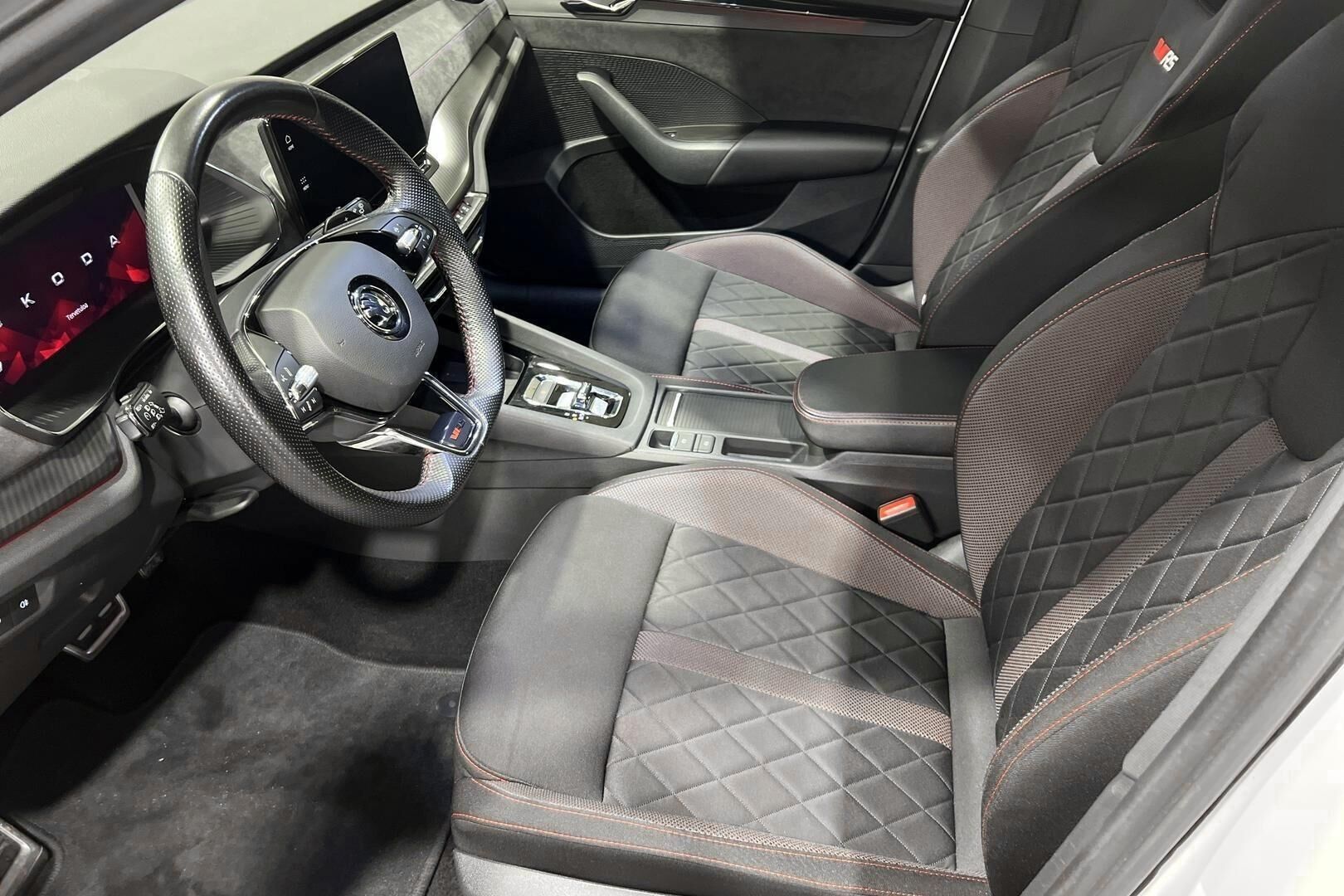 SKODA OCTAVIA iso kuva 8