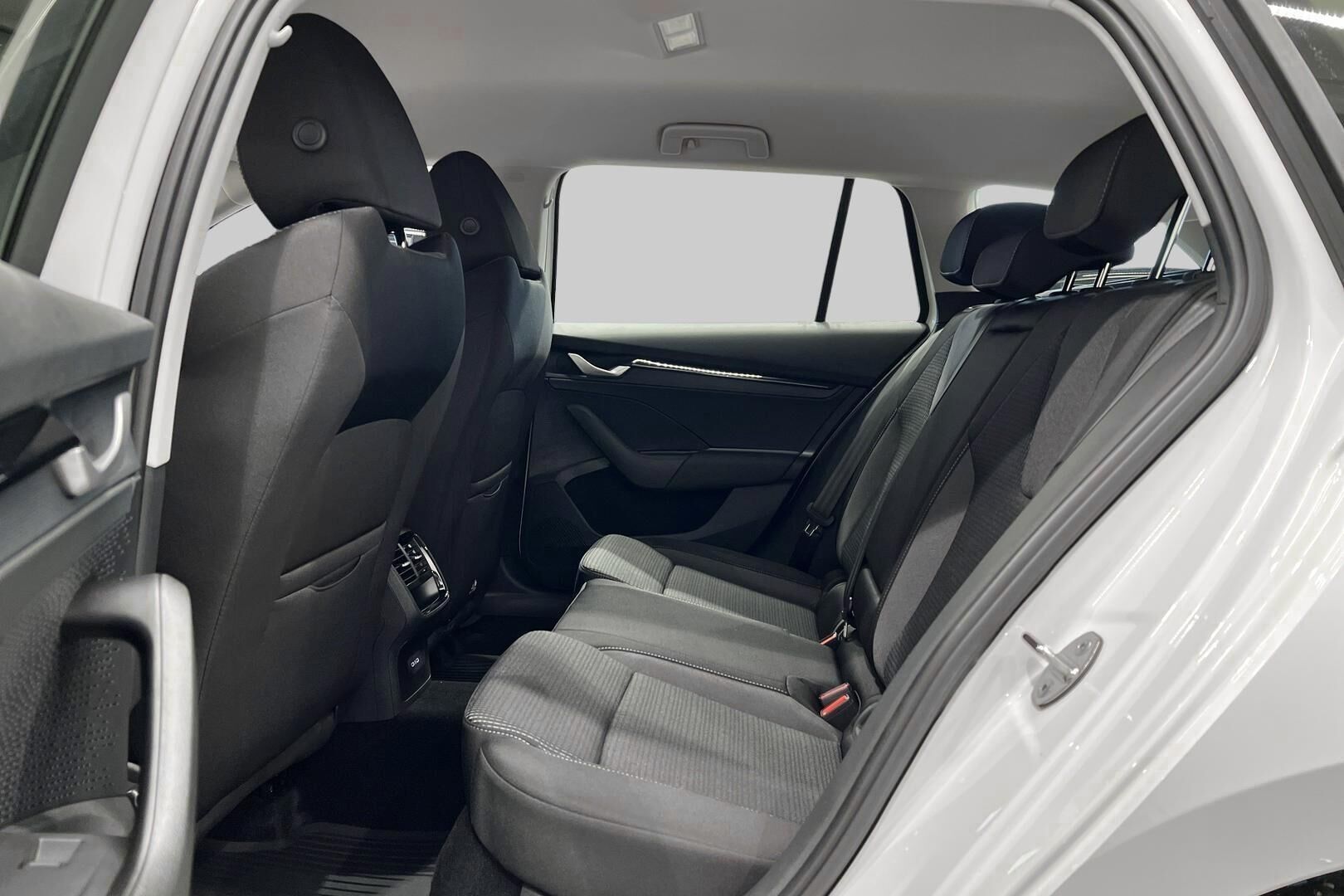 Skoda Octavia iso kuva 10