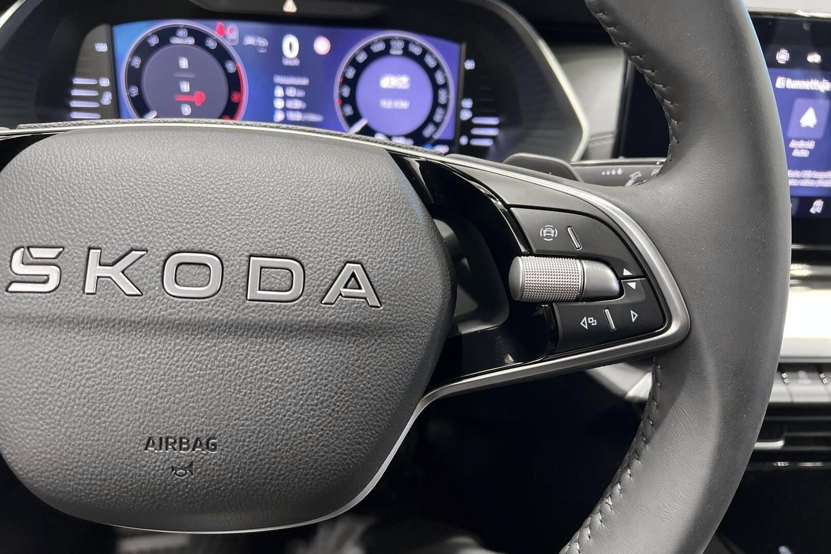 Skoda Octavia iso kuva 24