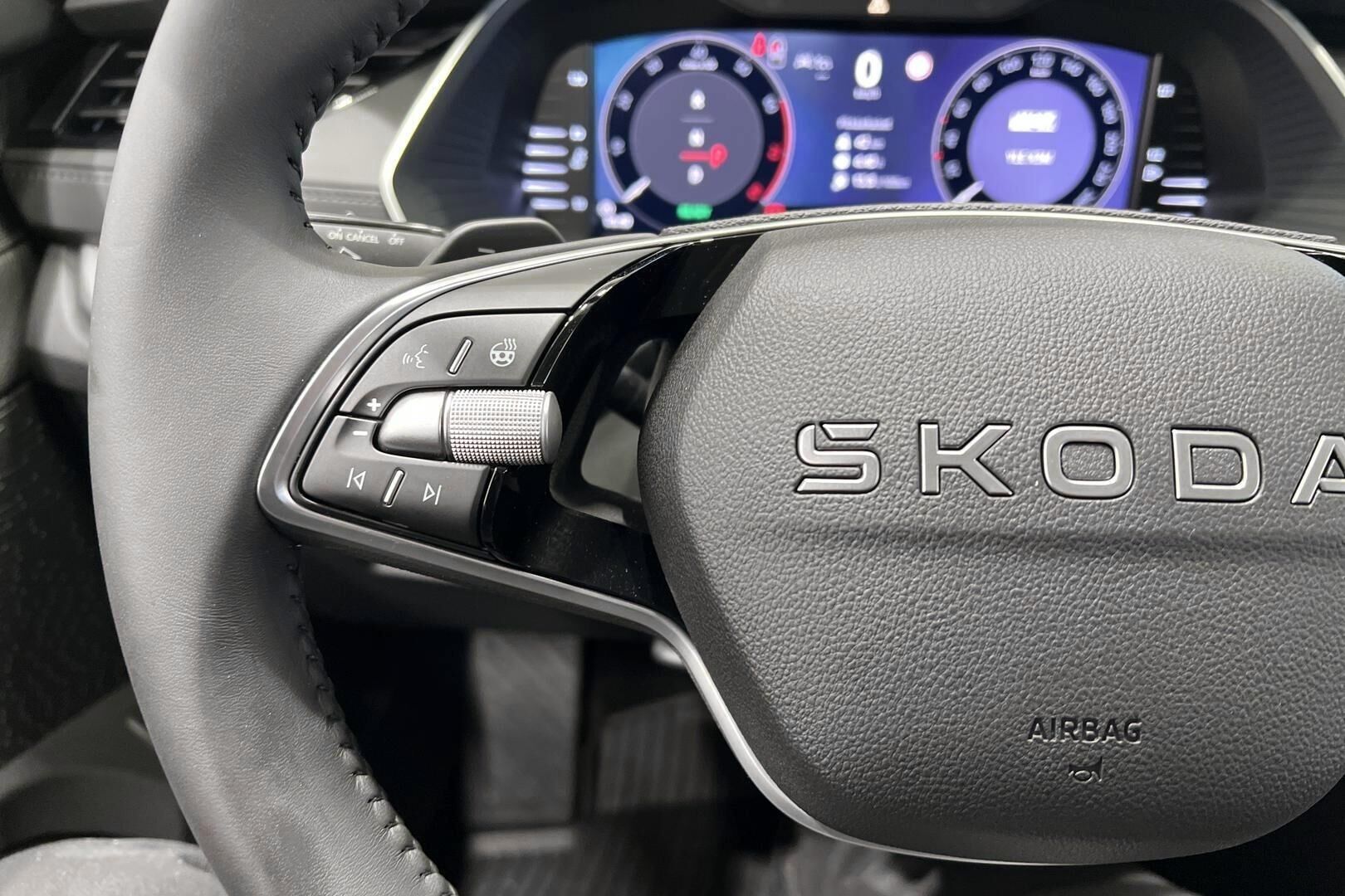 Skoda Octavia iso kuva 25