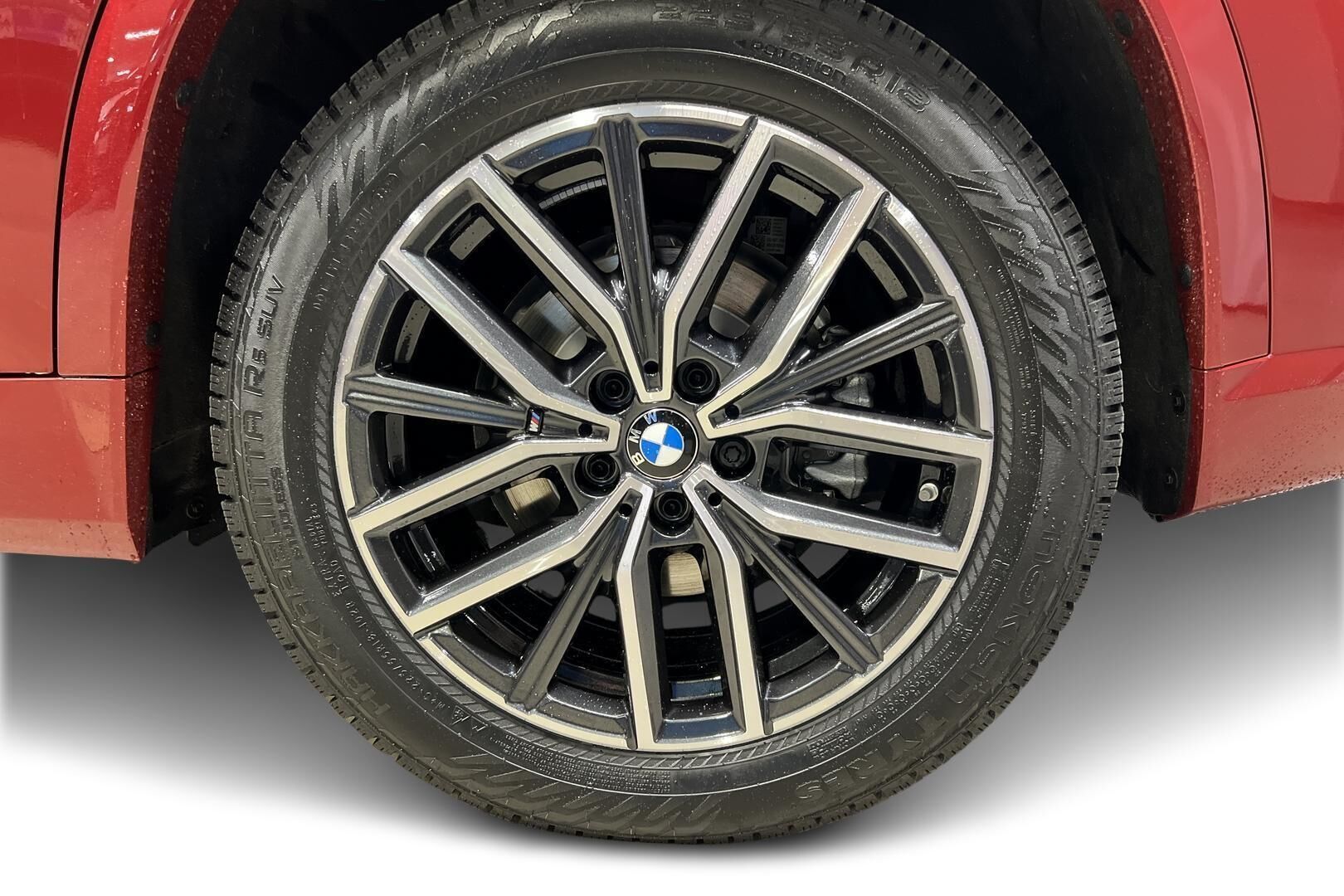 BMW iX1 iso kuva 9