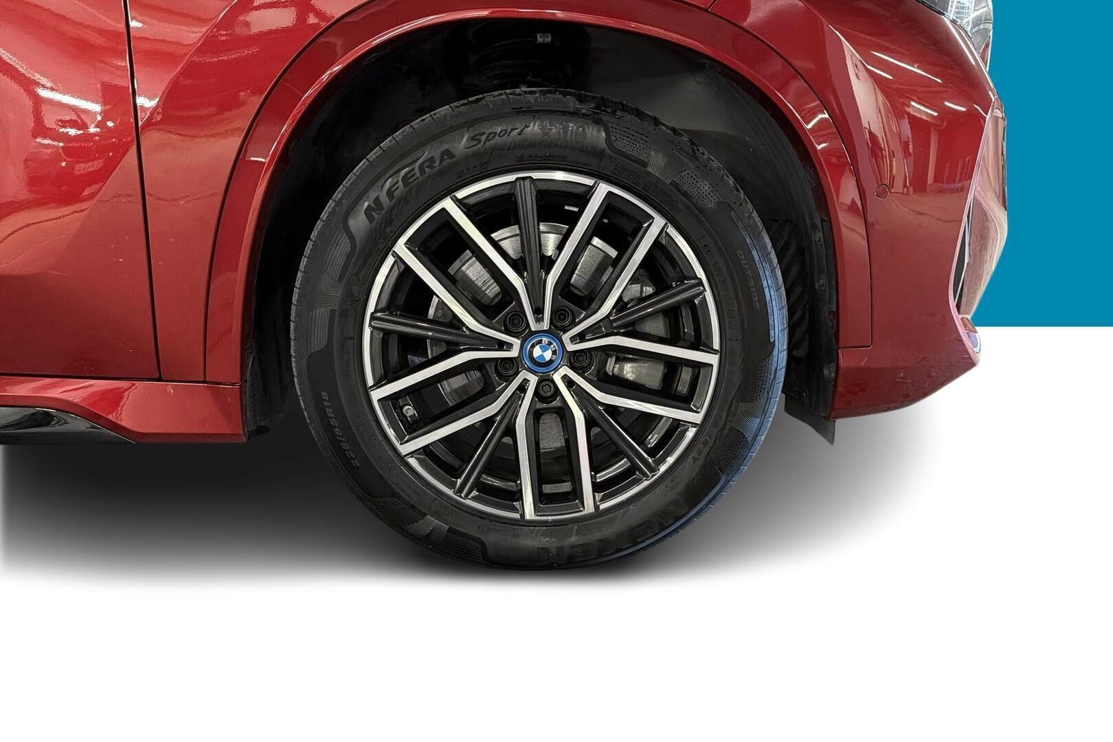 BMW iX1 iso kuva 12
