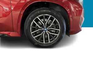 BMW iX1 esikatselu 12