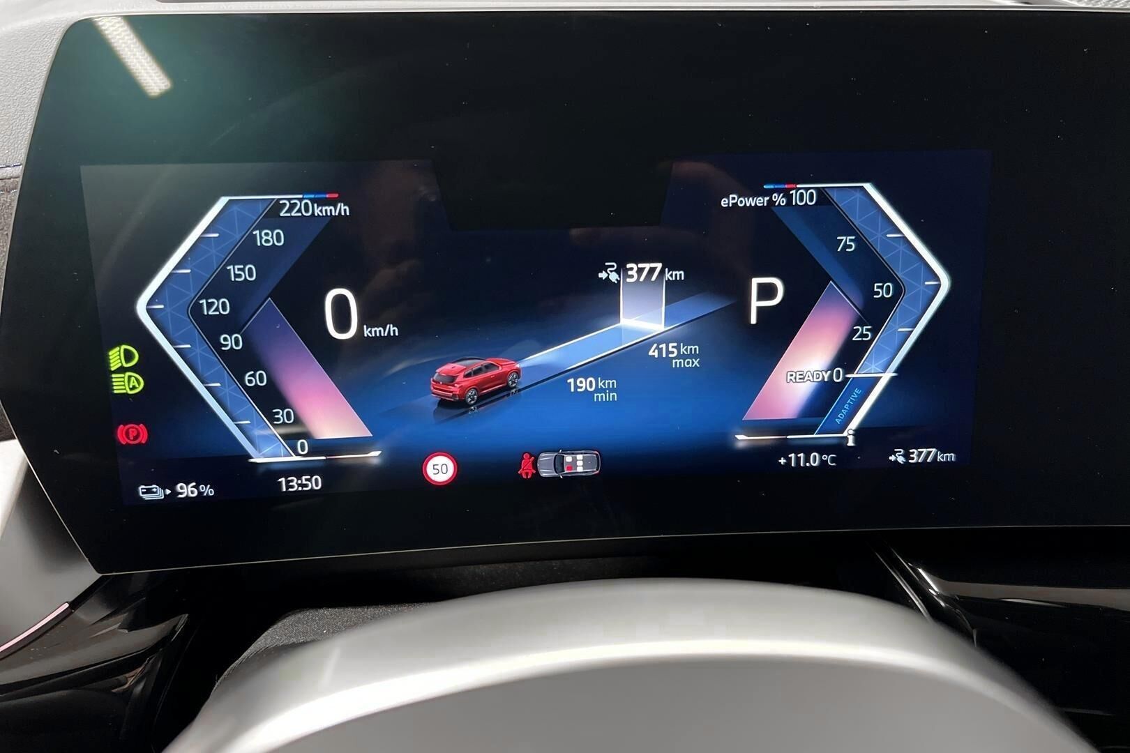 BMW iX1 iso kuva 10