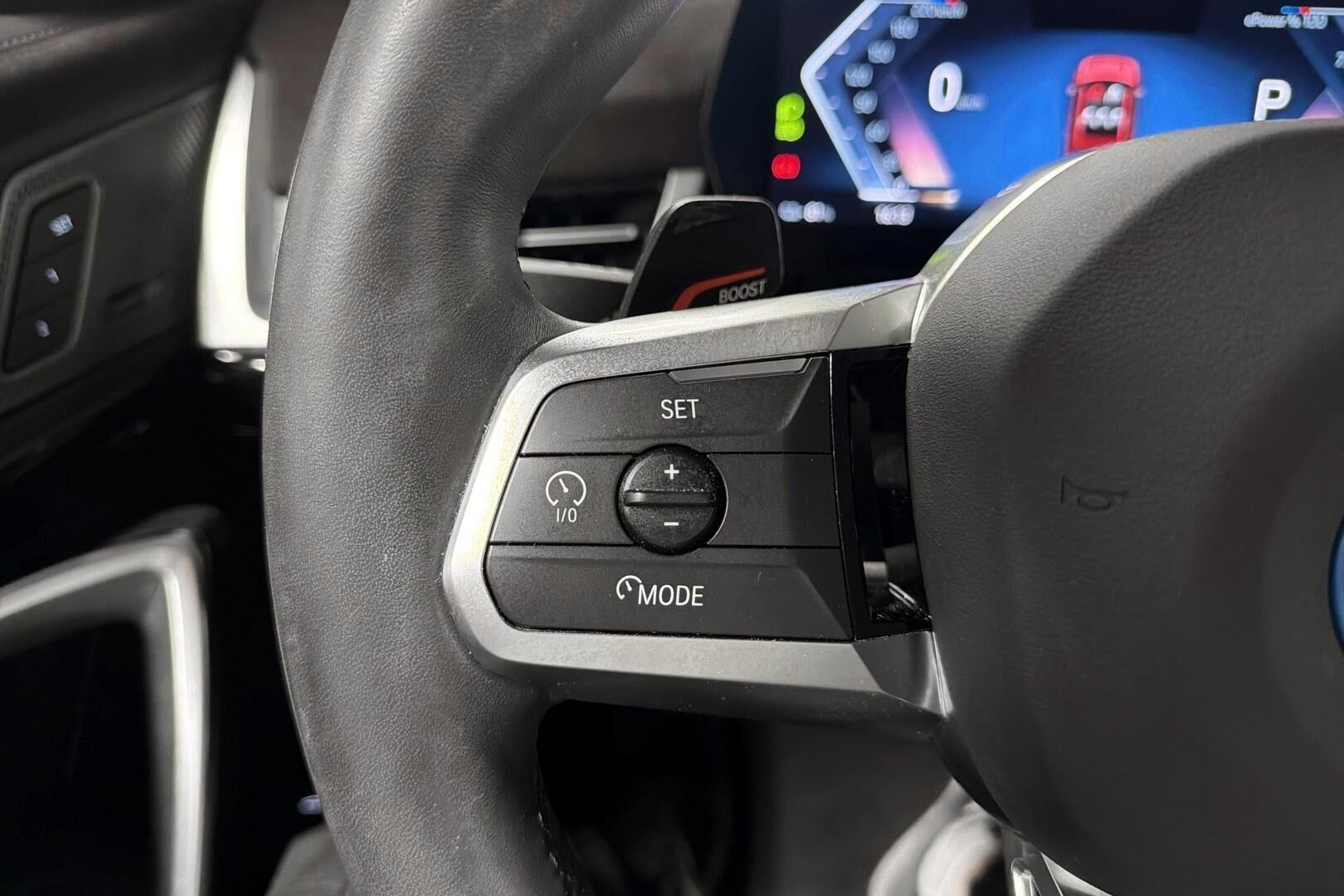 BMW iX1 iso kuva 17