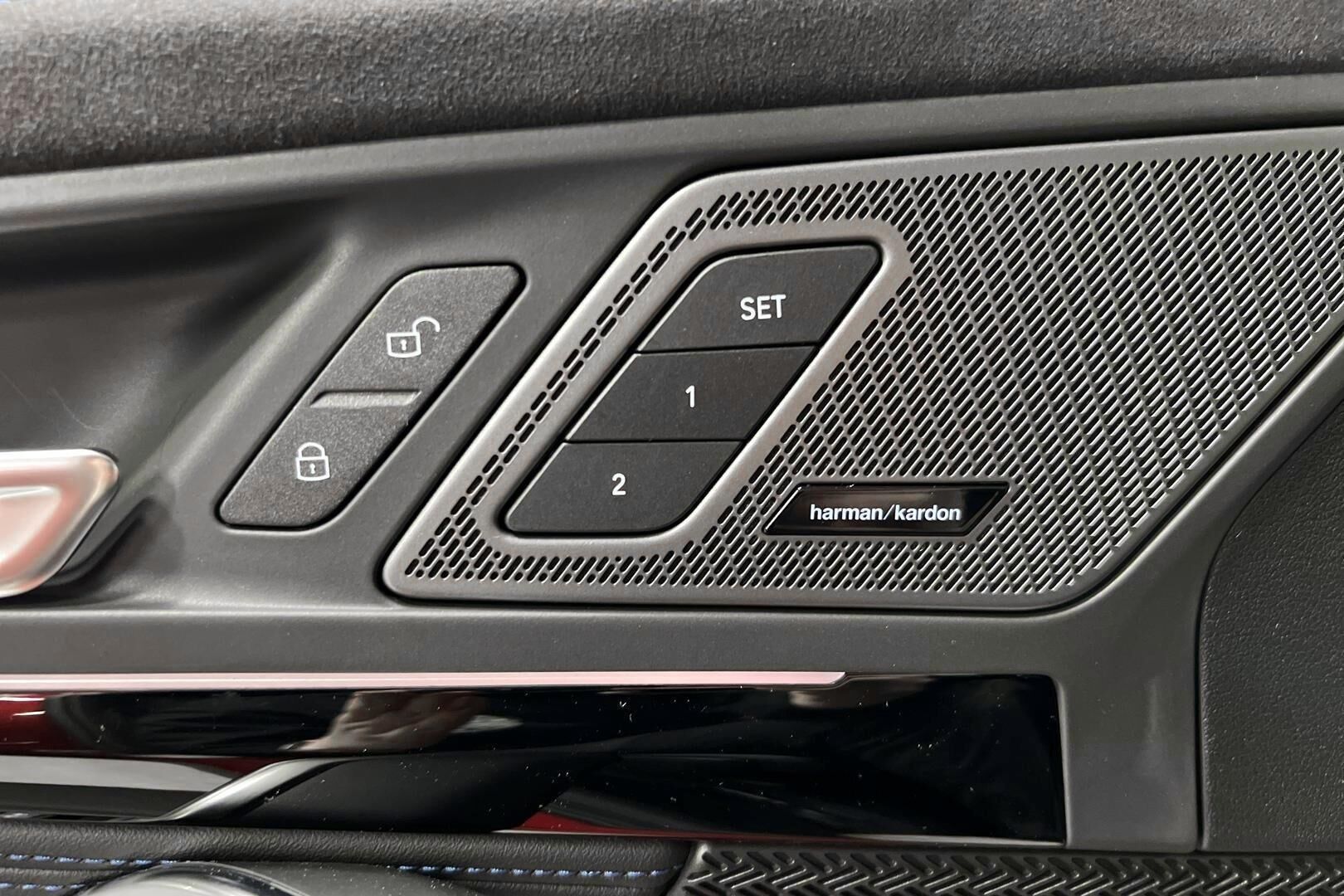 BMW iX1 iso kuva 15