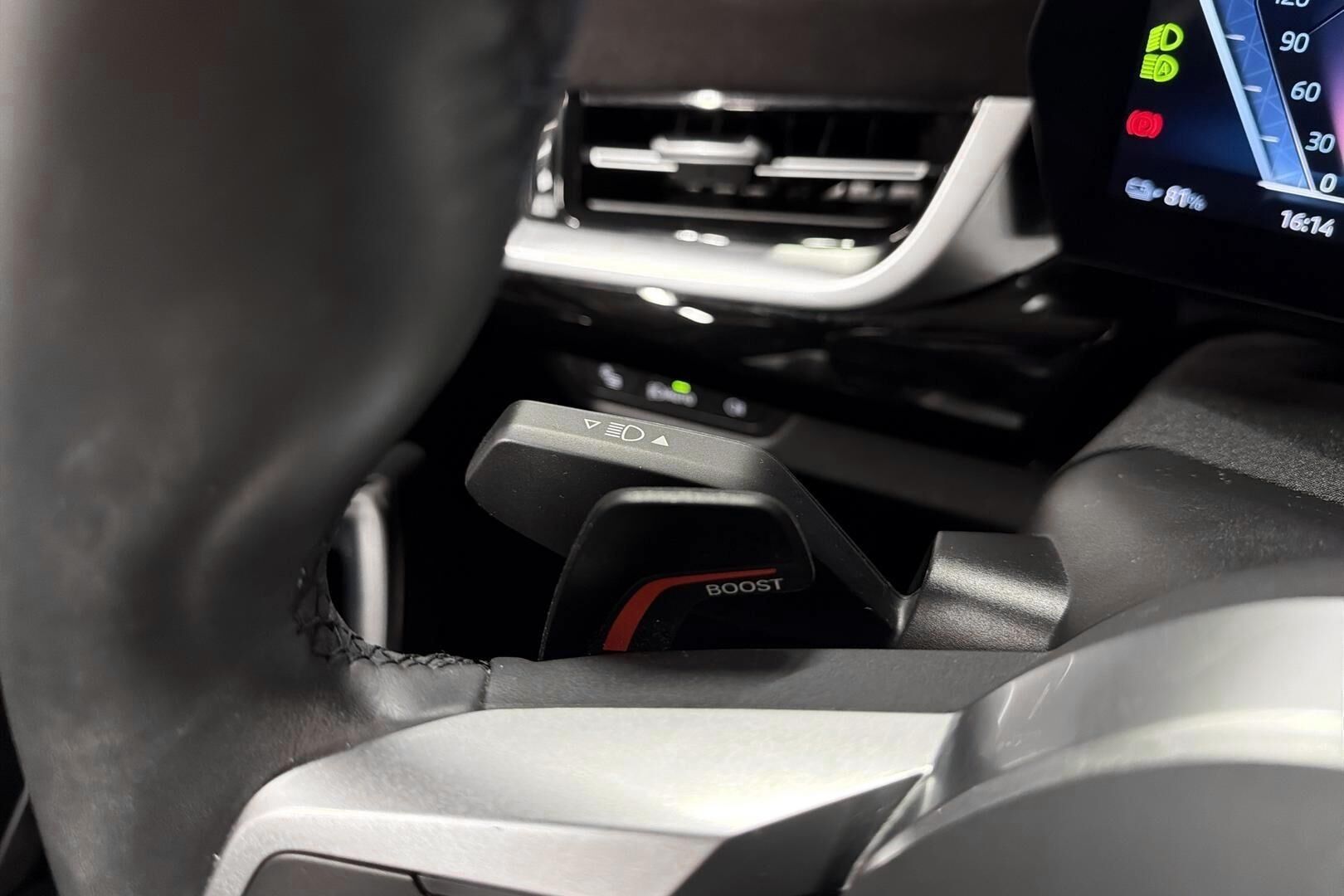 BMW iX1 iso kuva 19