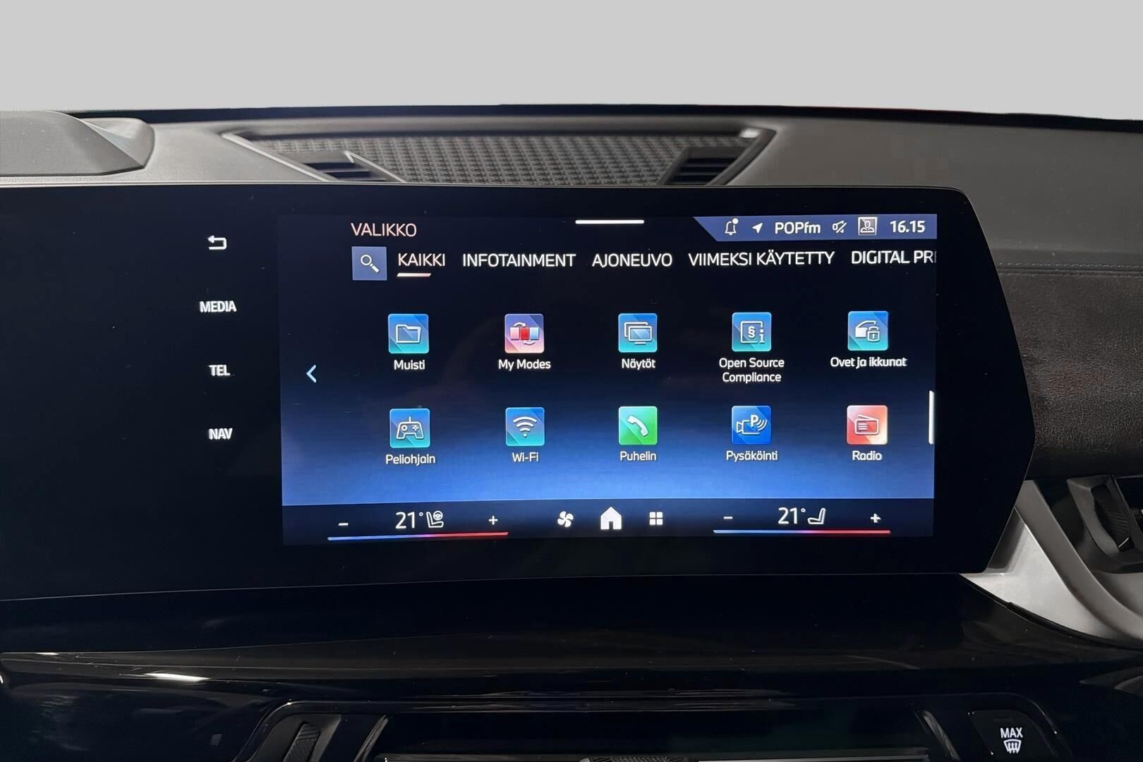 BMW iX1 iso kuva 32