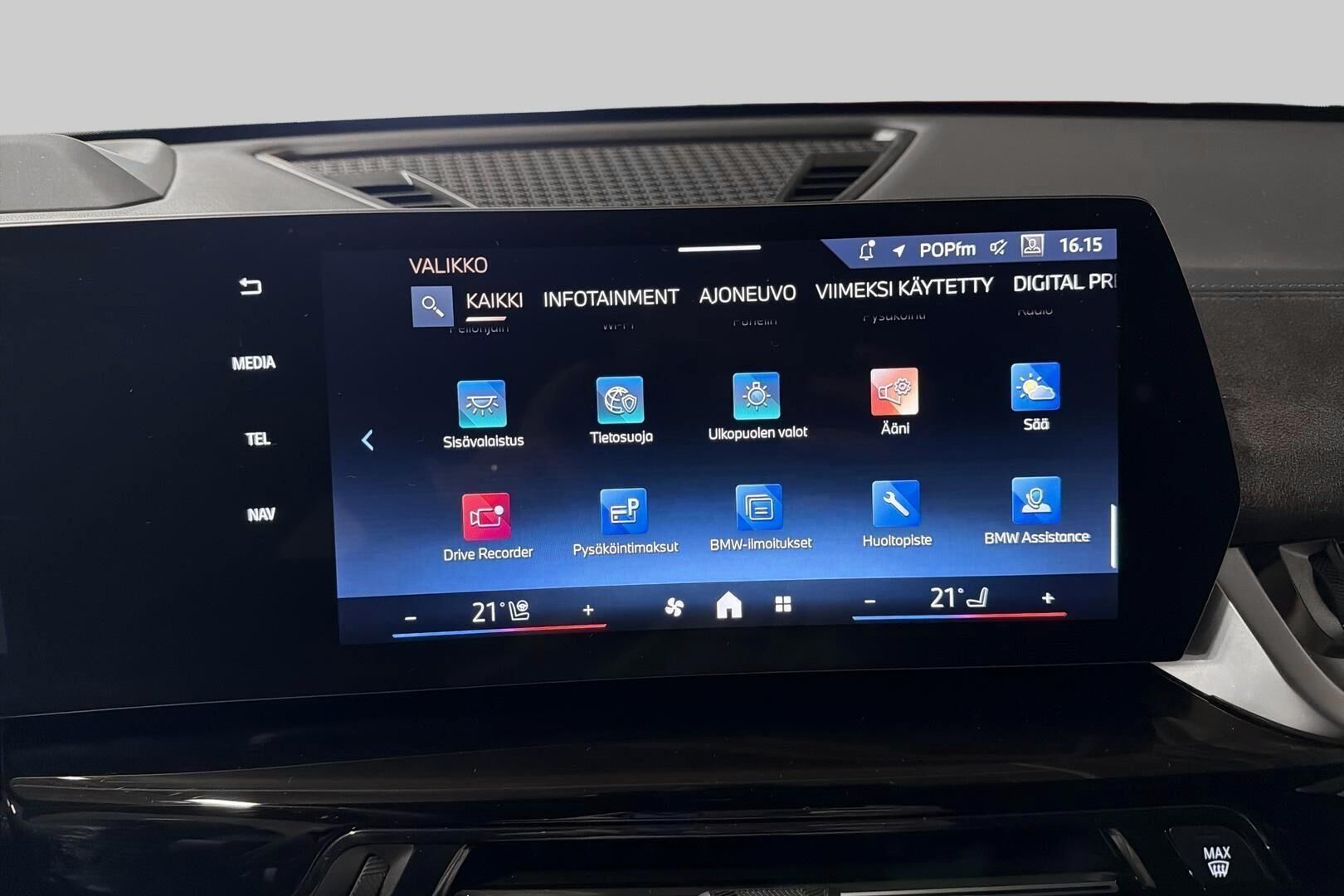 BMW iX1 iso kuva 33
