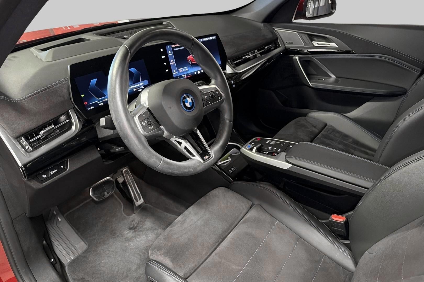 BMW iX1 iso kuva 8