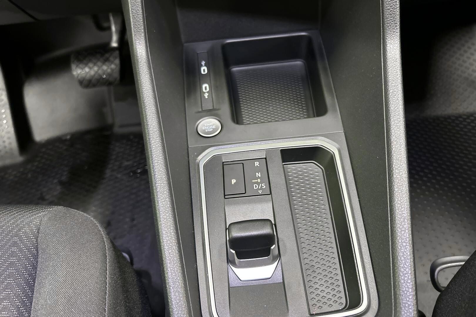 Ford Transit Connect iso kuva 17