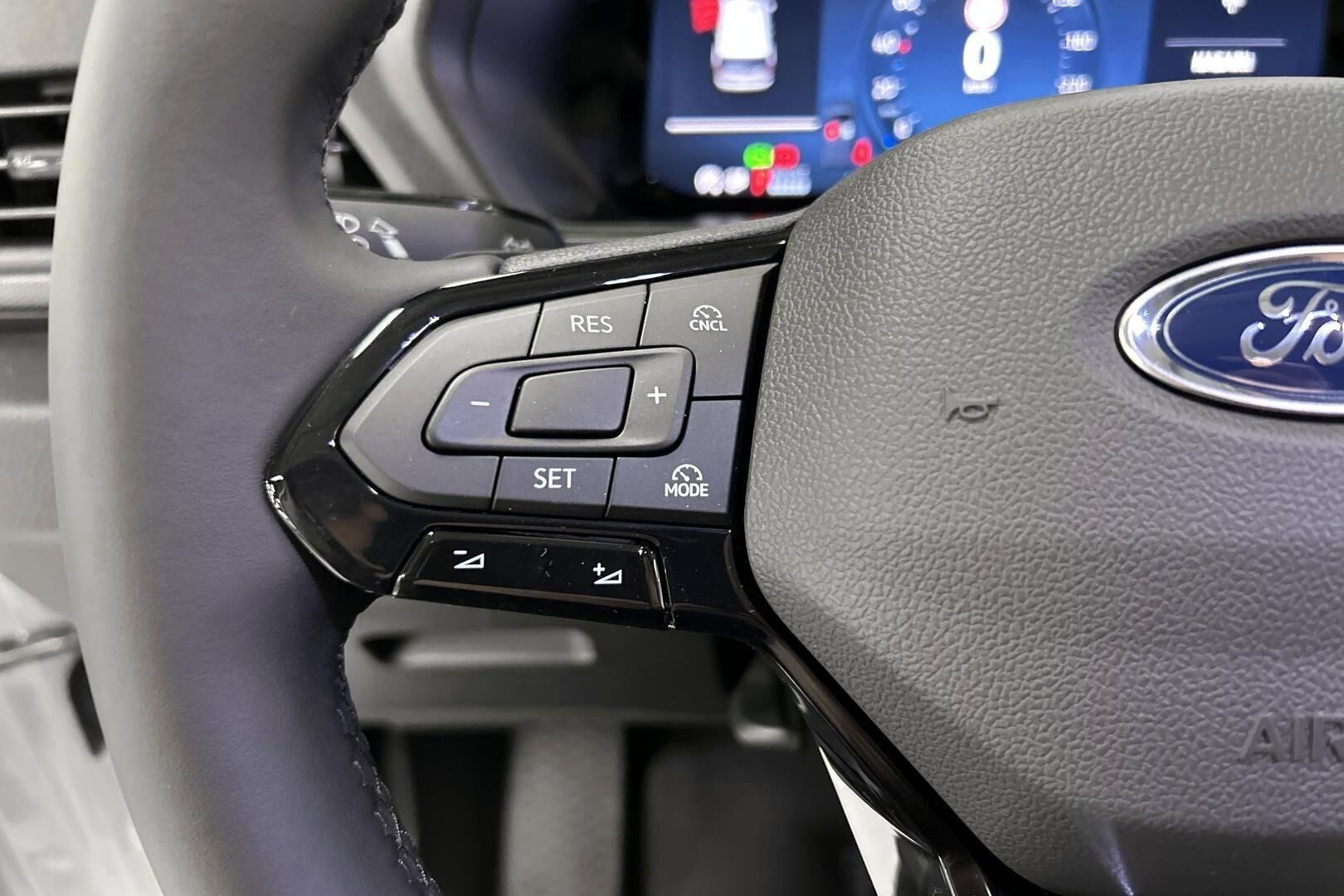 Ford Transit Connect iso kuva 27