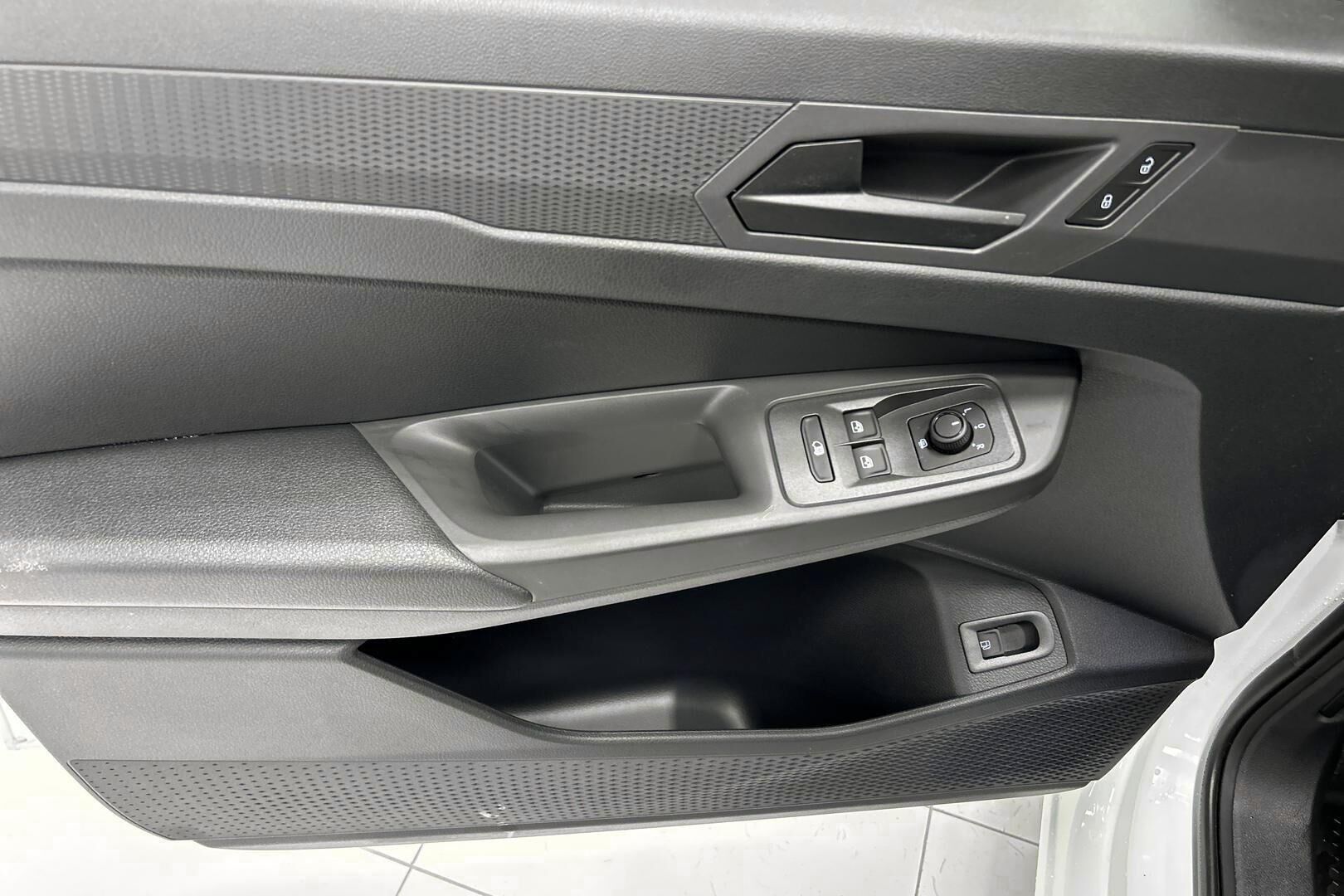 Ford Transit Connect iso kuva 29