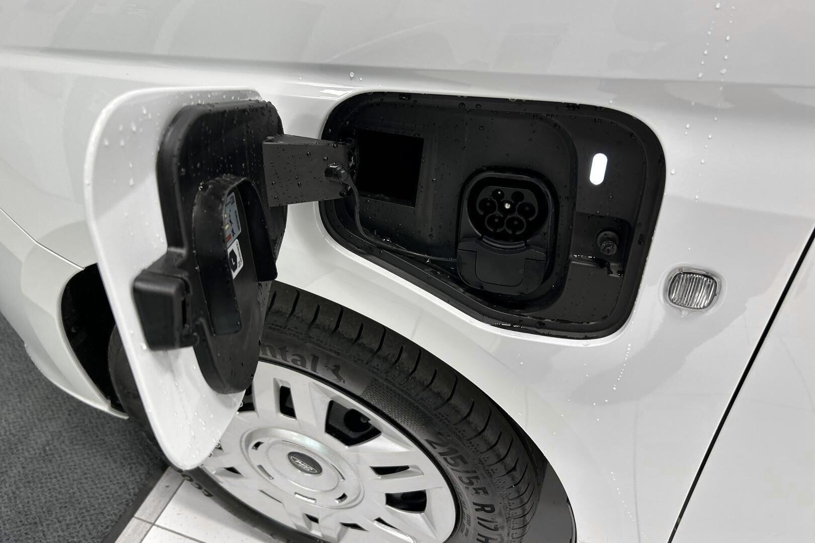 Ford Transit Connect iso kuva 21