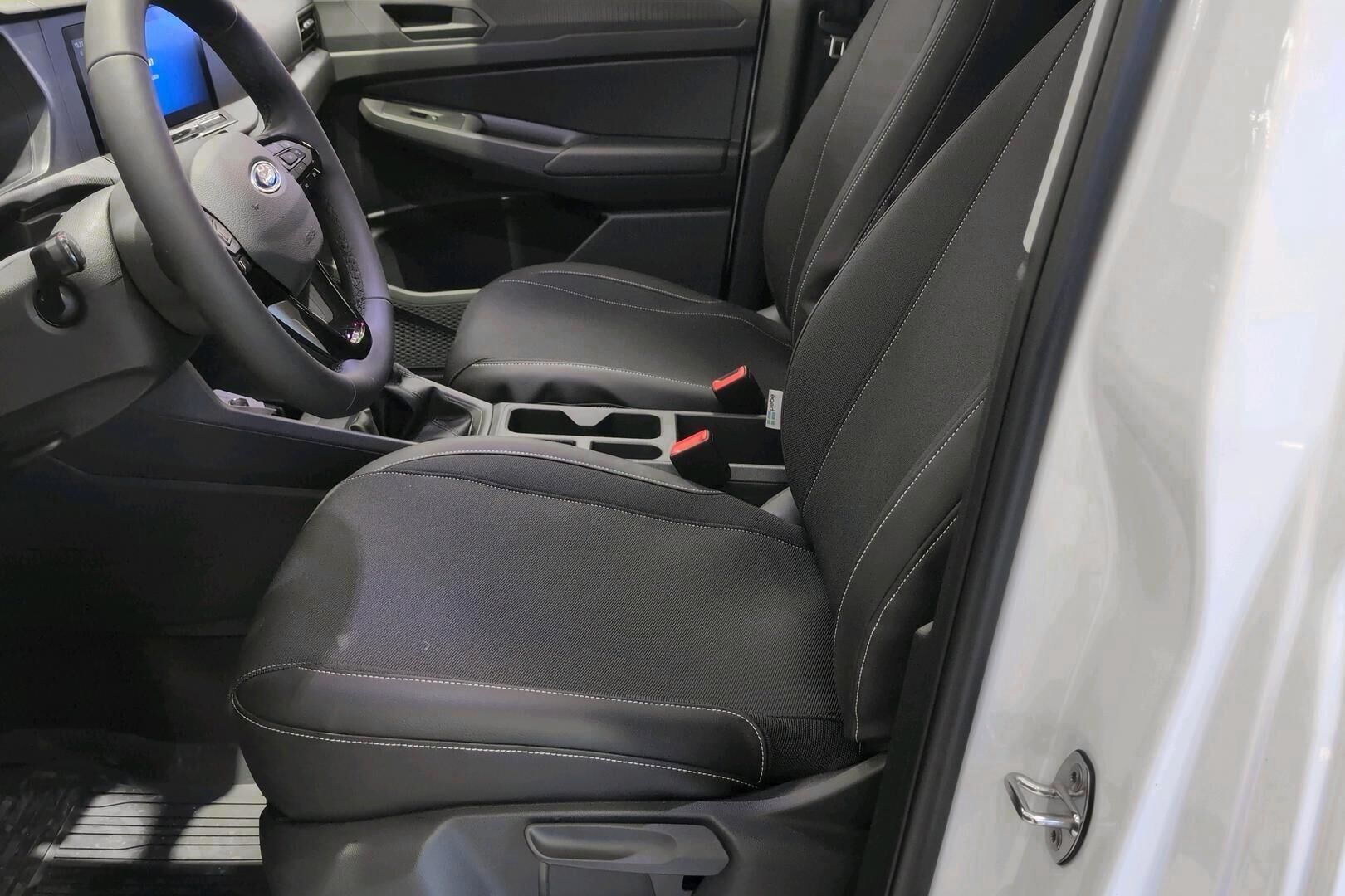 Ford Transit Connect iso kuva 1