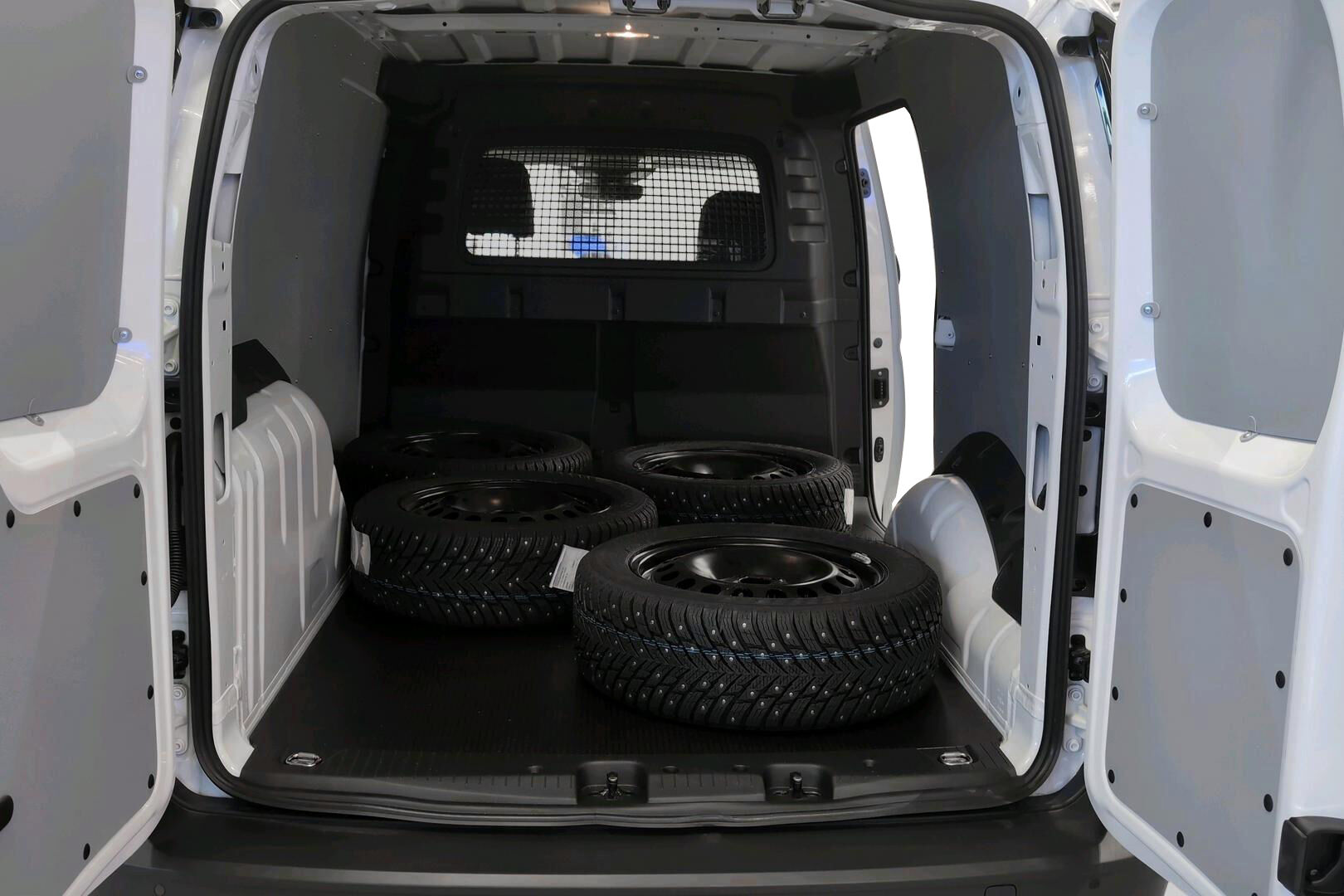 Ford Transit Connect iso kuva 2