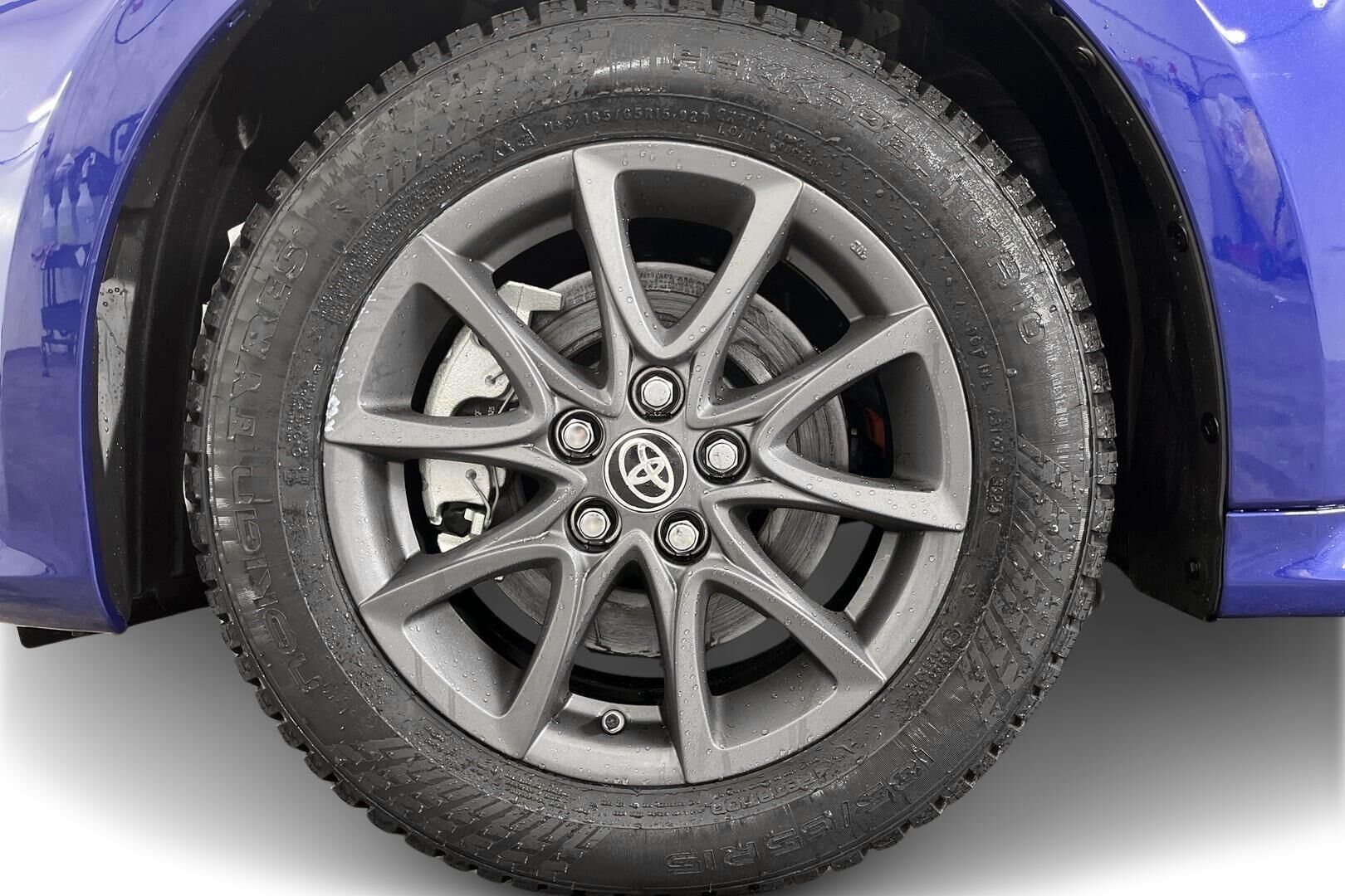Toyota Yaris iso kuva 12