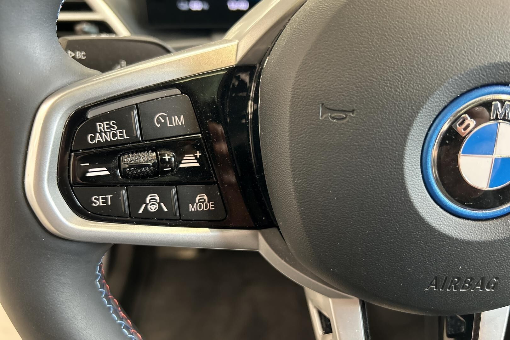 BMW i4 M60 iso kuva 15
