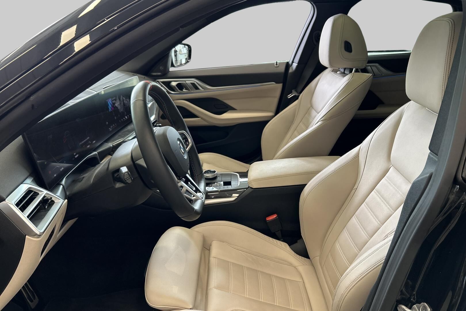 BMW i4 M60 iso kuva 8