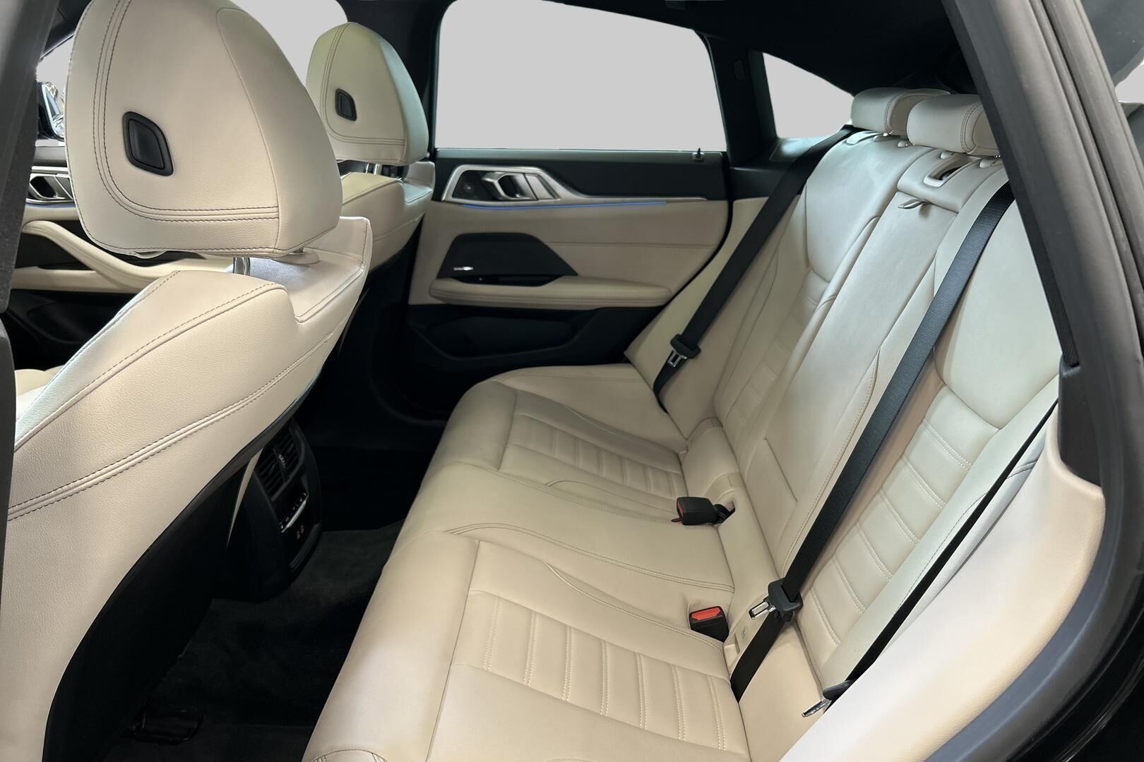 BMW i4 M60 iso kuva 9