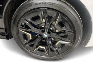 BMW iX esikatselu 23