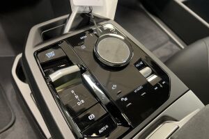 BMW iX esikatselu 14