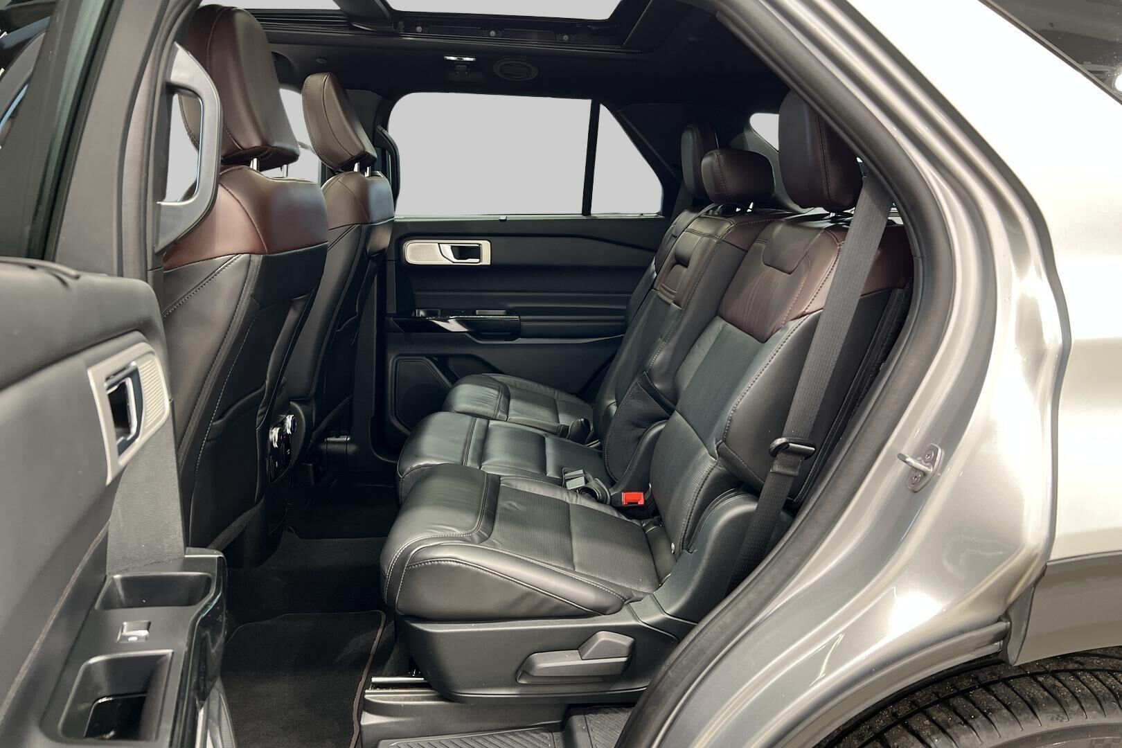 FORD EXPLORER iso kuva 10