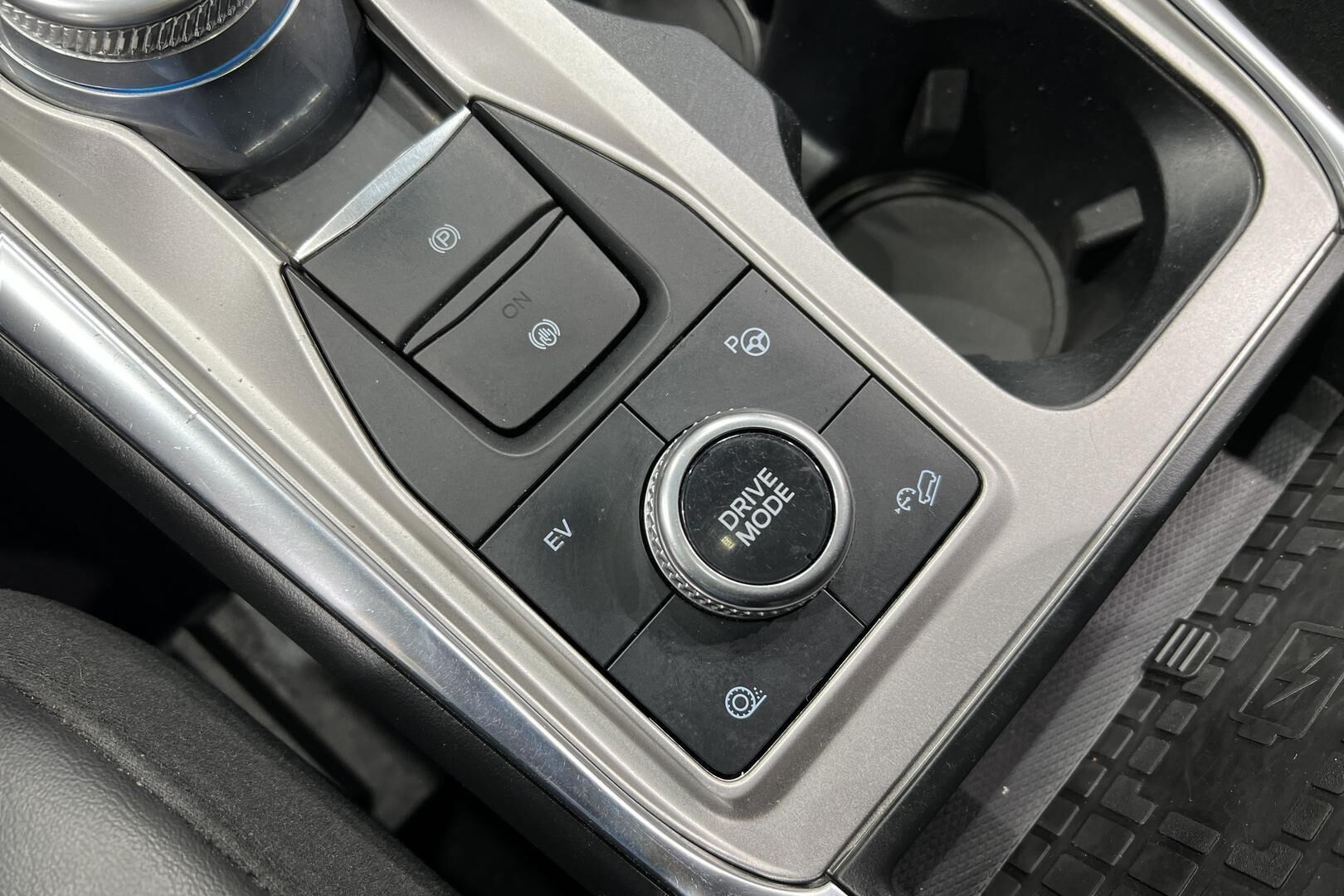FORD EXPLORER iso kuva 25