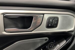 FORD EXPLORER esikatselu 32