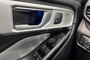 FORD EXPLORER esikatselu 35