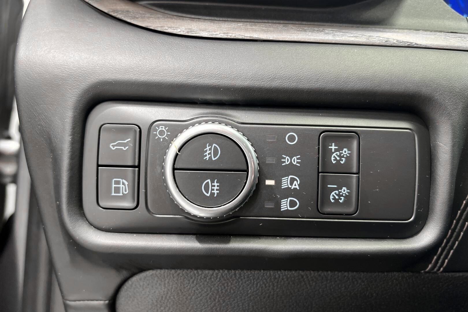 FORD EXPLORER iso kuva 37